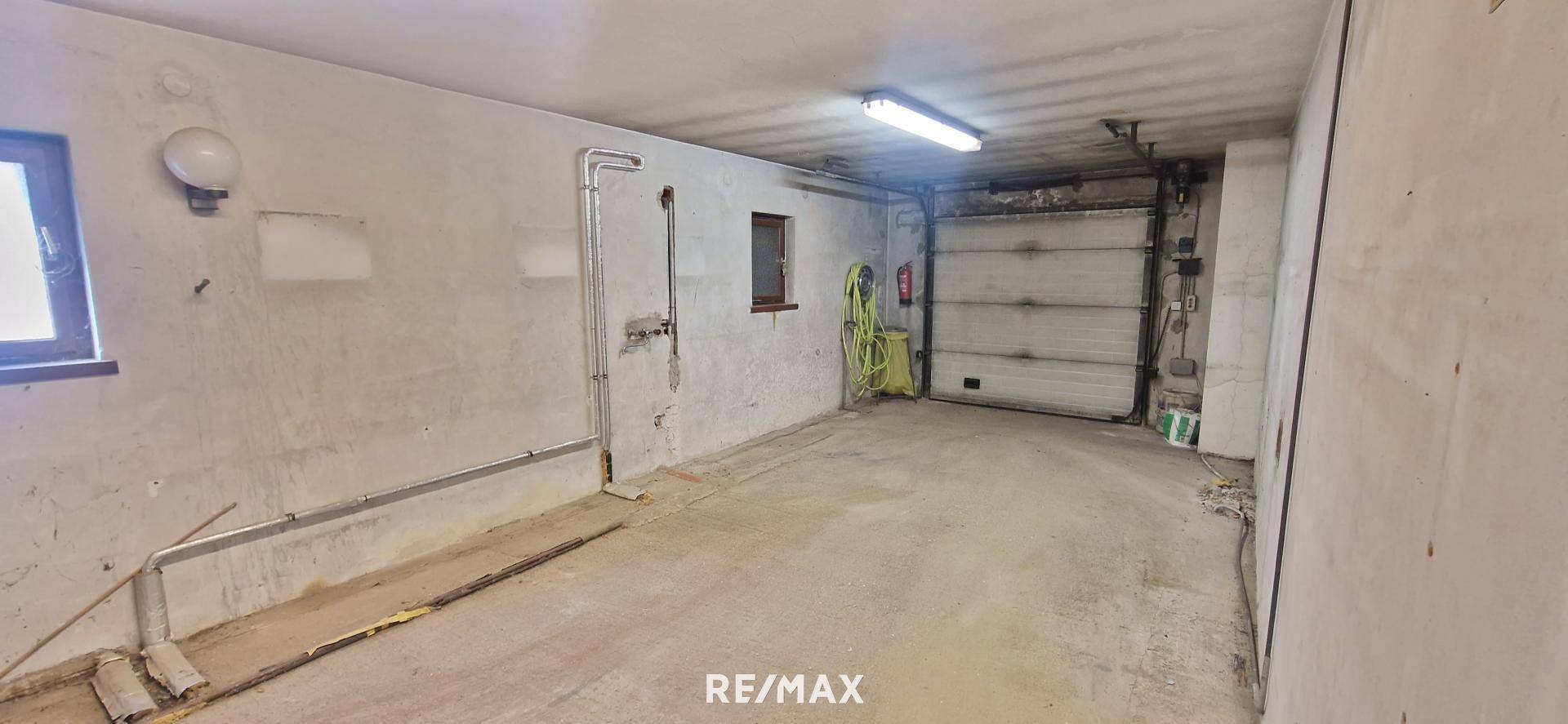 Garage mit Zugang vom Haus