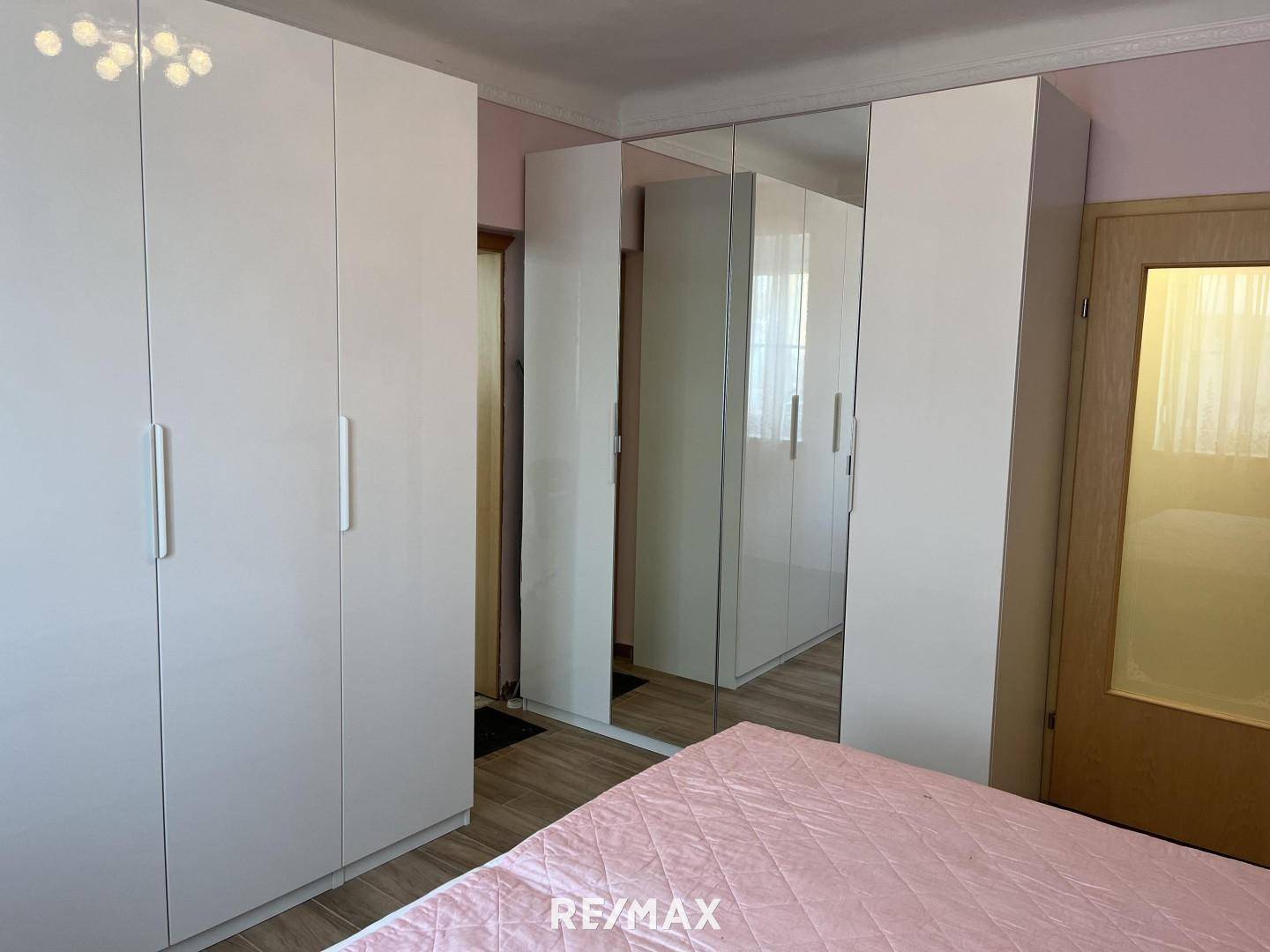 viel Stauraum im Schlafzimmer