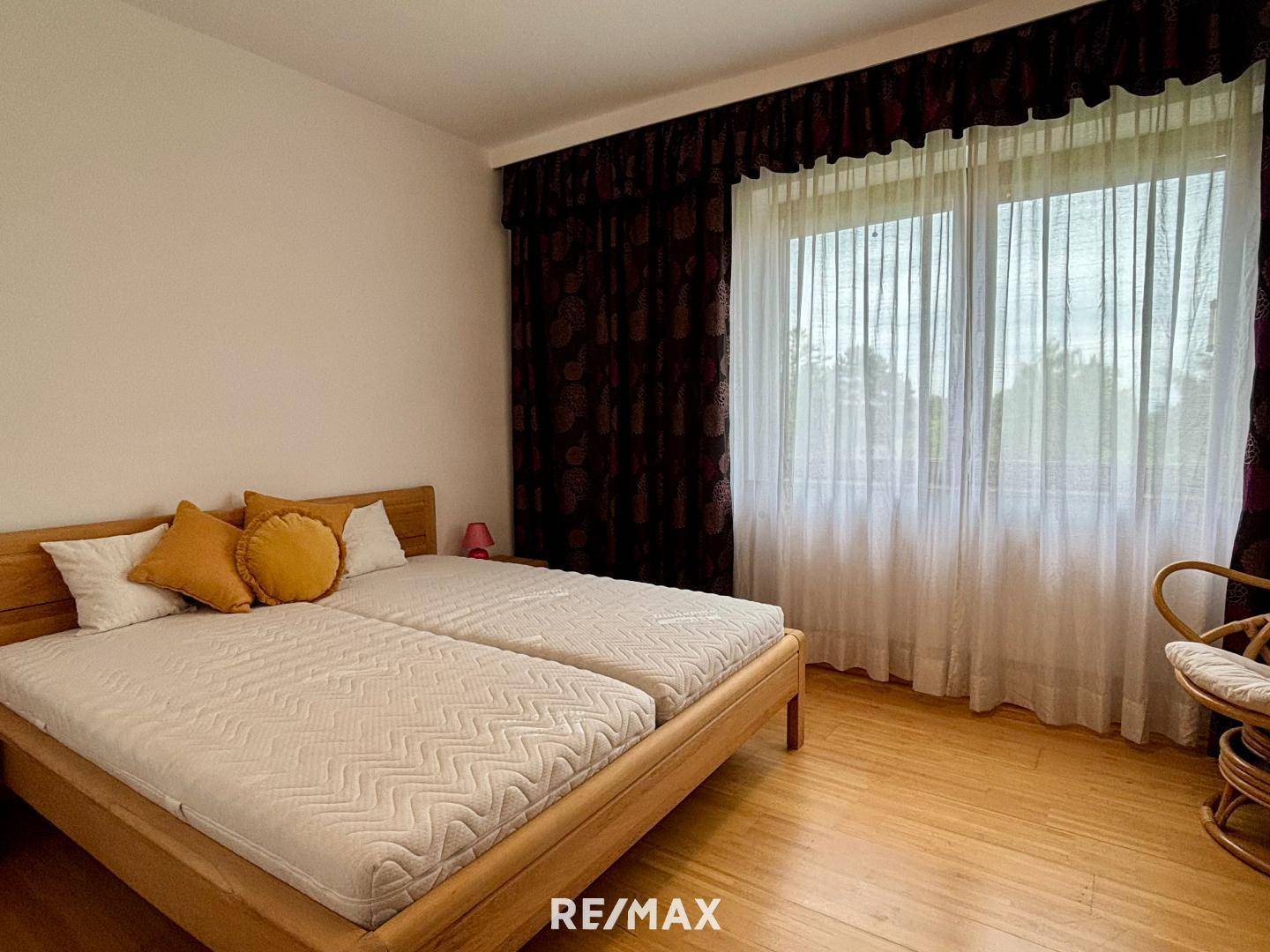 Schlafzimmer 1