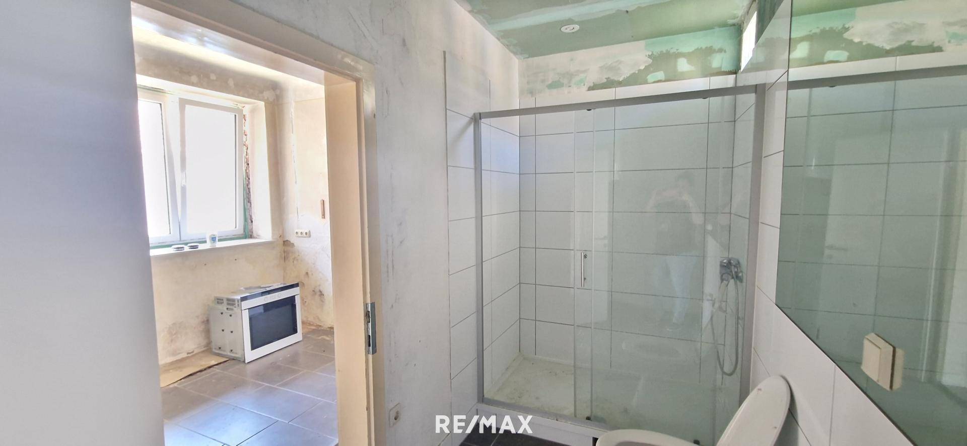 Bad mit Dusche und WC