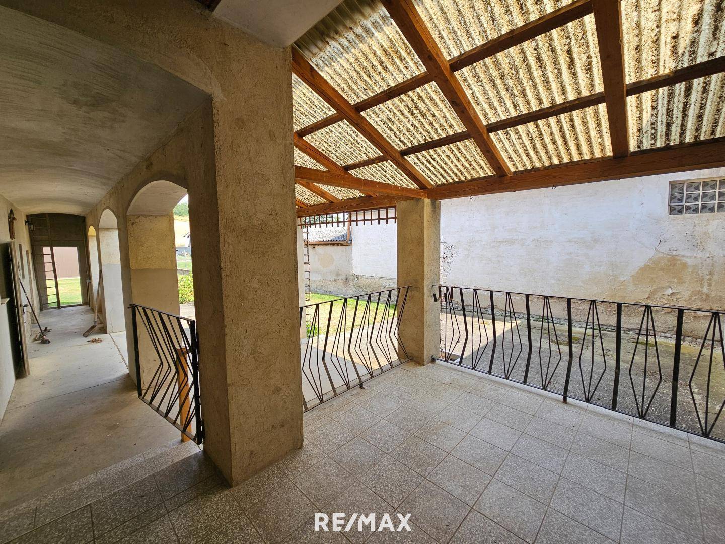 überdachte Terrasse