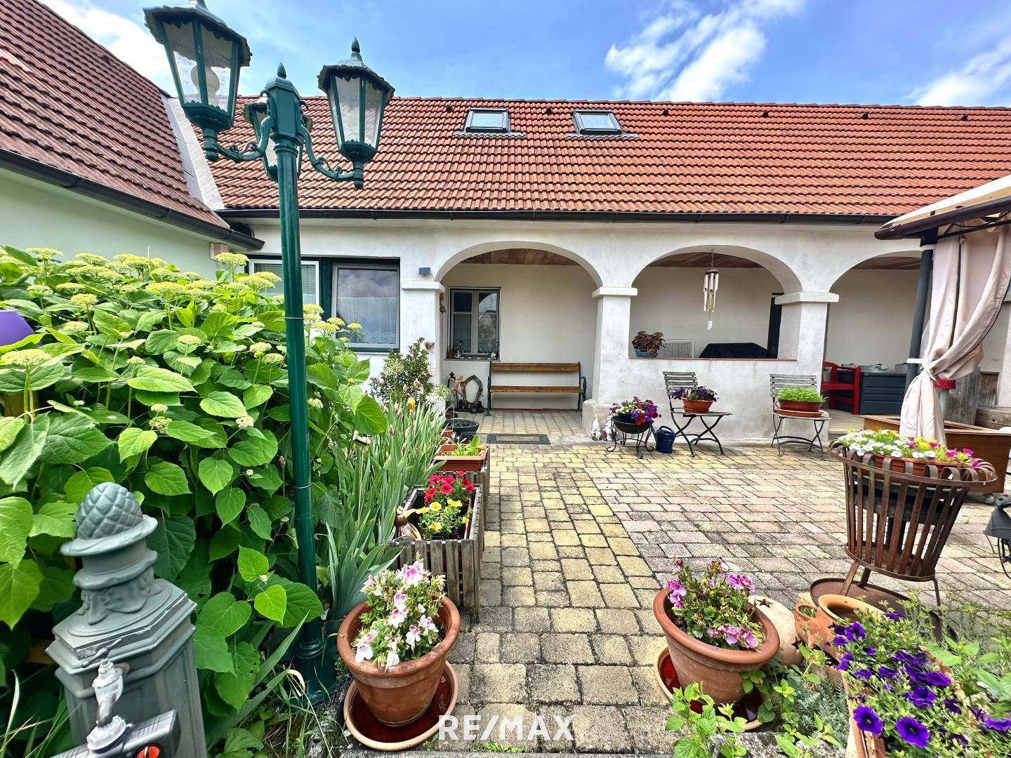 Terrasse mit Arkaden