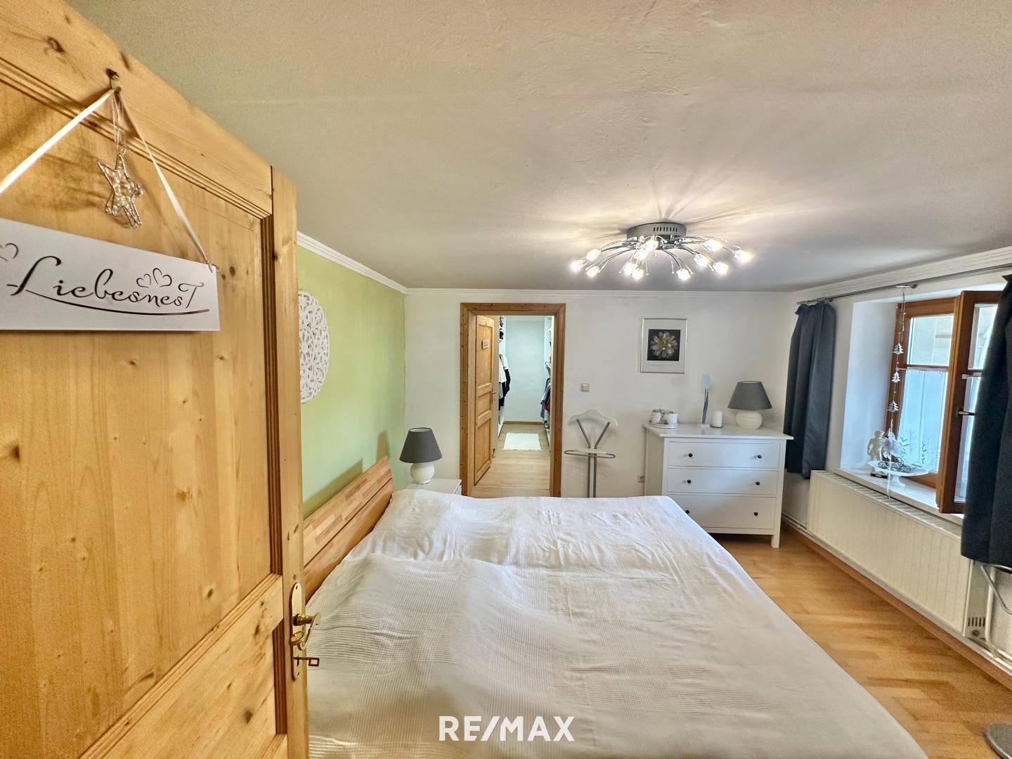 Schlafzimmer 1