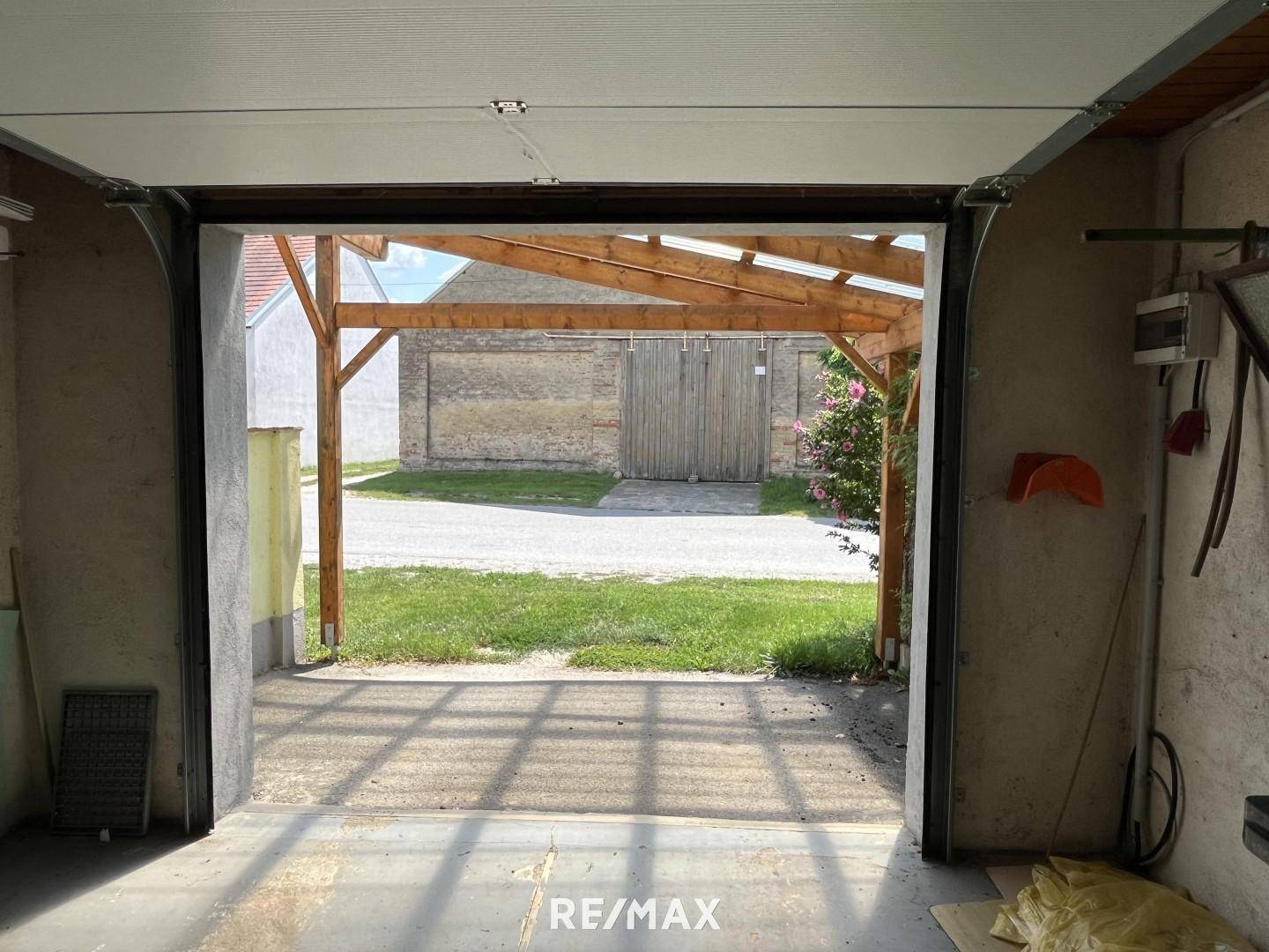 Garage mit Sektionaltor