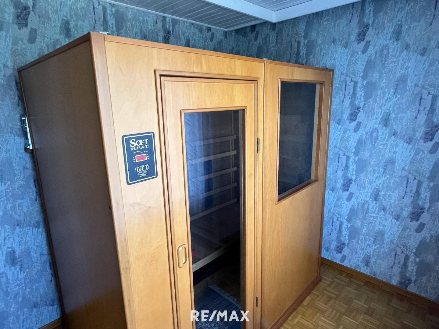Infrarotkabine neben dem Wohnzimmer