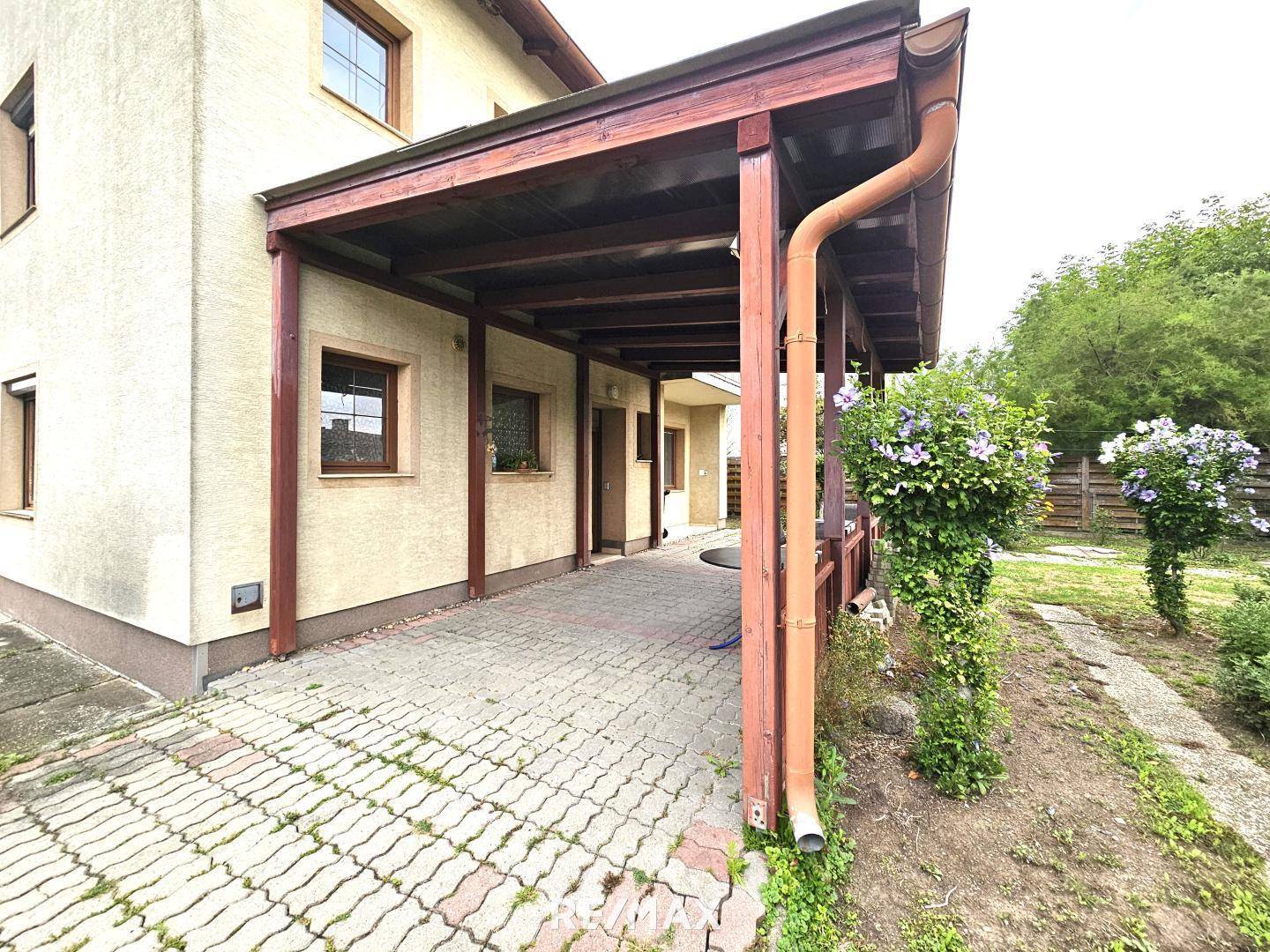 überdachte Terrasse