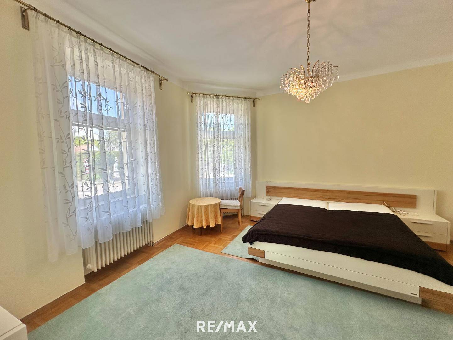 Schlafzimmer 1