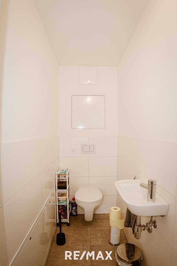 geräumiges WC