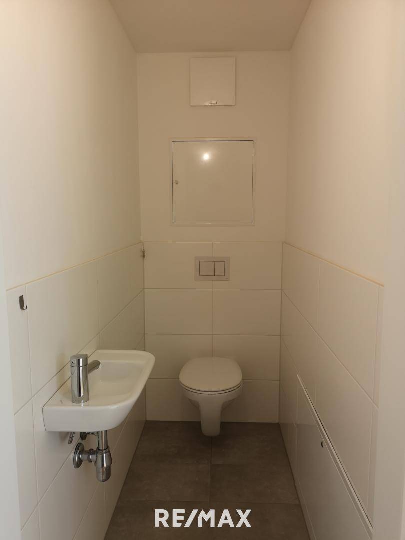 separates WC