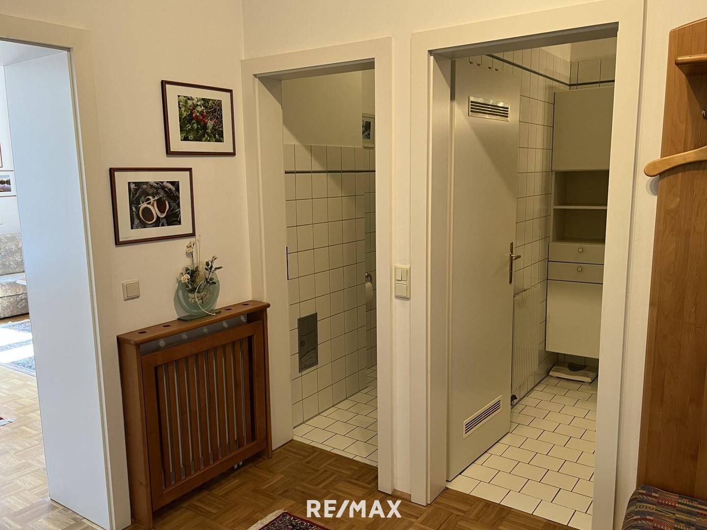 Vorraum mit Eingang Bad und WC