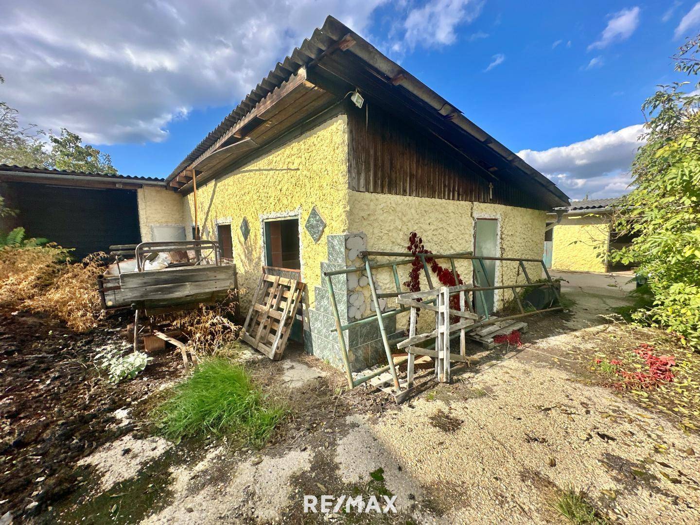 Mistplatz/Pferdeboxen