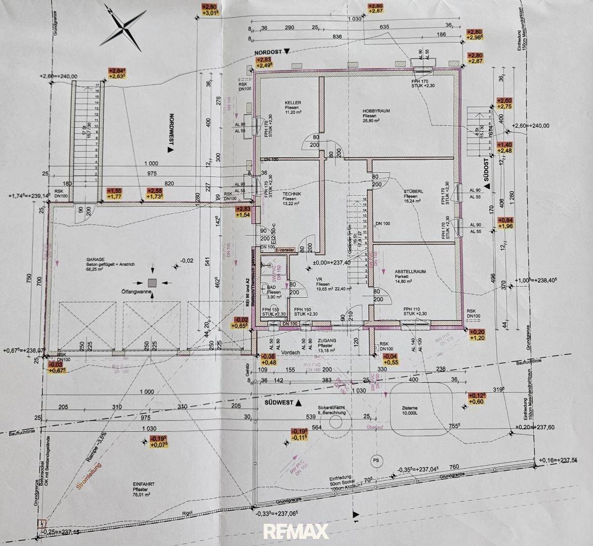 Detaillierter Grundriss des Untergeschosses mit verschiedenen Funktionsräumen und Garage.