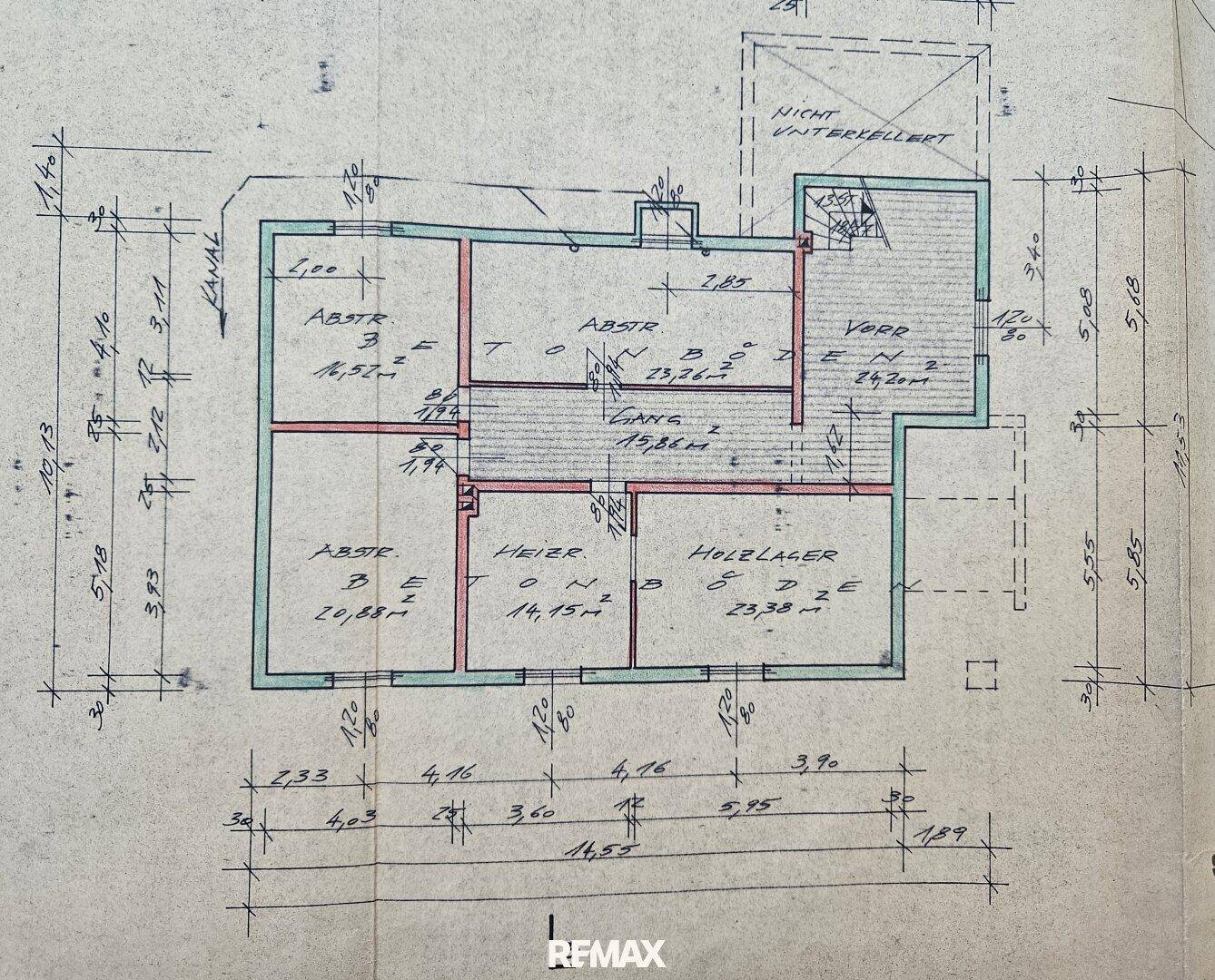 Handgezeichneter Grundriss des Untergeschosses mit Abstellräumen, Heizraum und Holzlager.