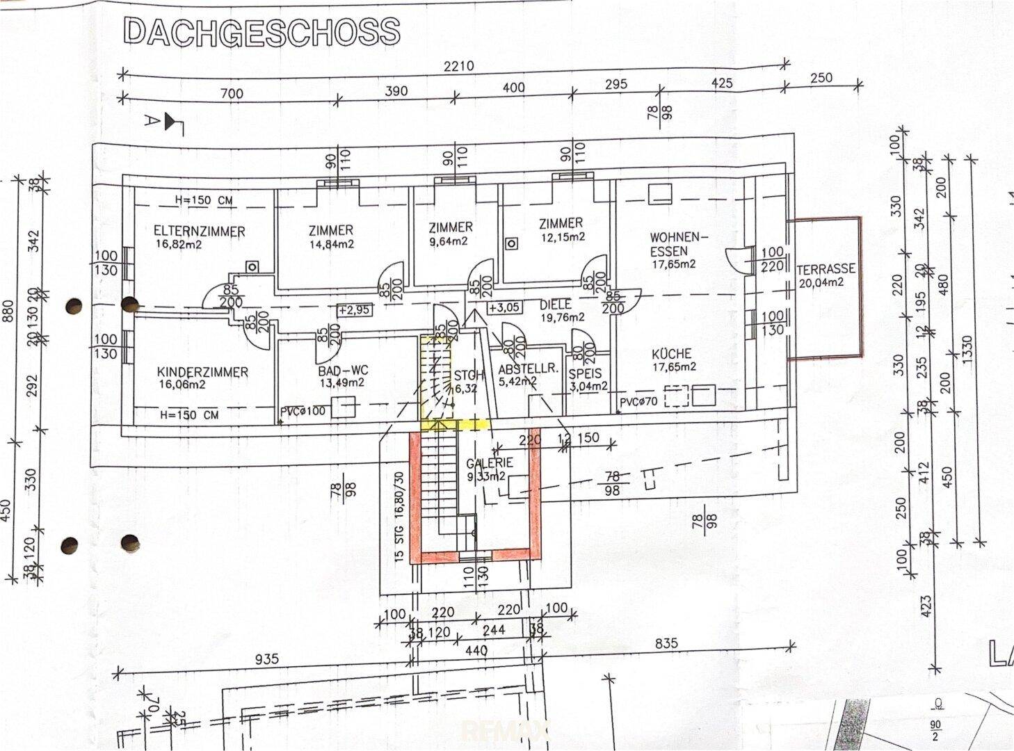 Grundriss des Dachgeschosses mit Schlafzimmern, Bad-WC, Wohn-Essbereich und Terrasse.