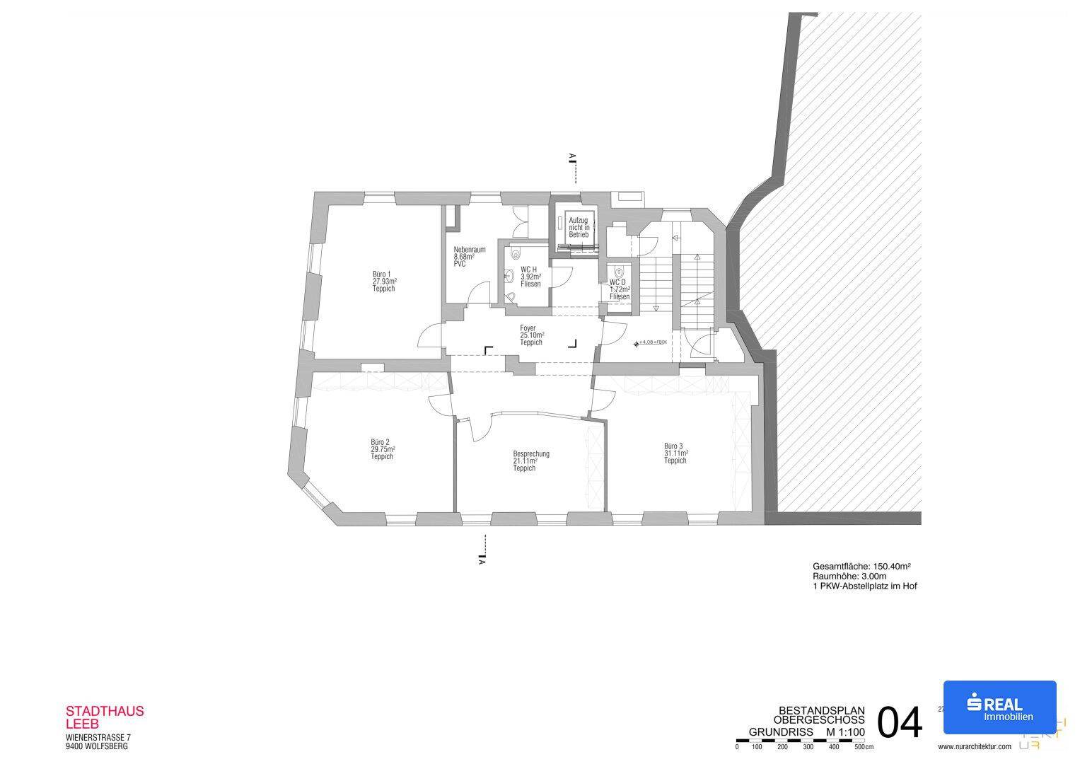 Grundriss des Obergeschosses mit mehreren Räumen, Treppenhaus und Sanitäranlagen.