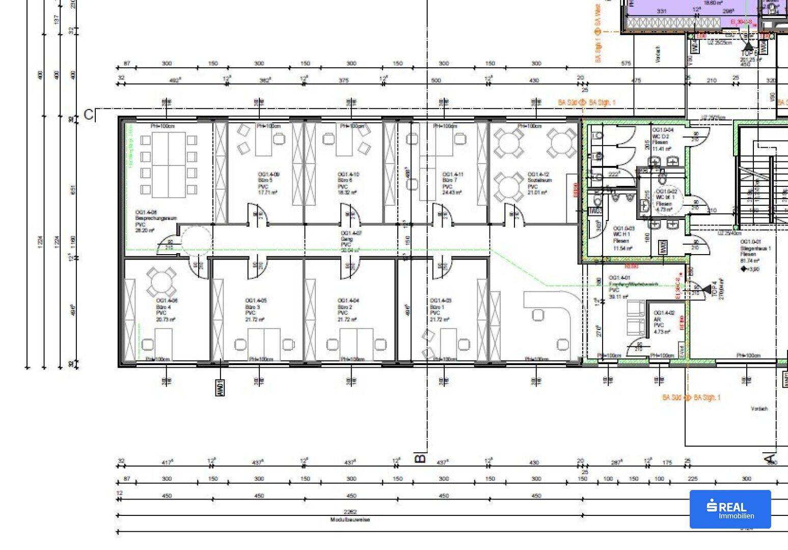Detaillierter Grundriss einer Etage mit mehreren Büroräumen und Gemeinschaftsbereichen.
