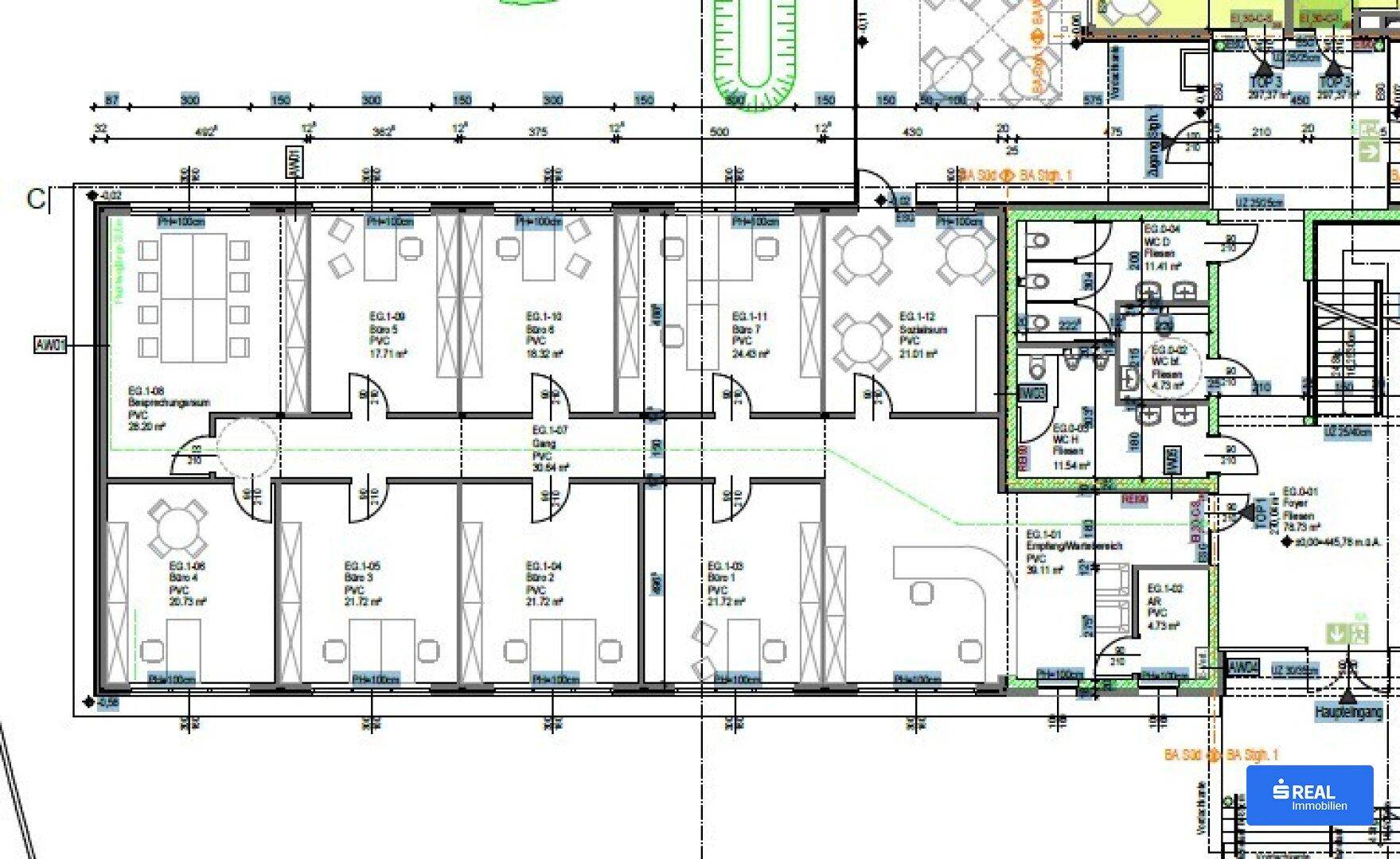 Ein detaillierter Grundriss des Erdgeschosses mit mehreren Büroräumen, einem Besprechungsraum und Sanitäranlagen.