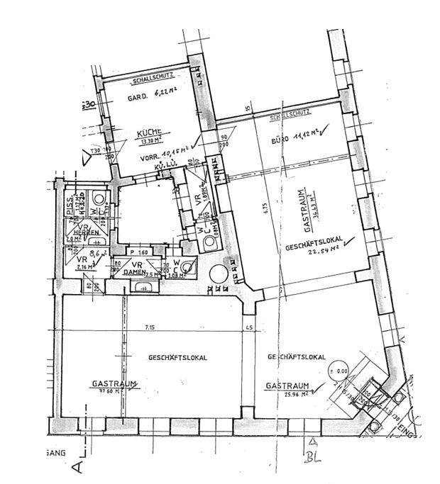 Schwarz-weißer Grundriss mit mehreren Gasträumen, einer Küche, Büro und Sanitäranlagen.