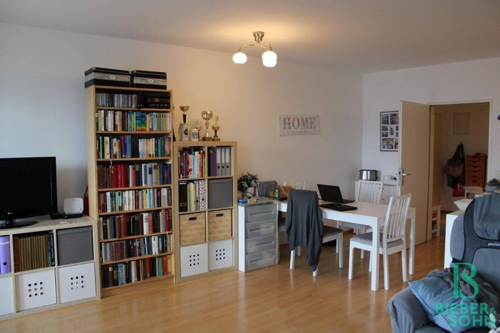 Wohnzimmer / Vorraum