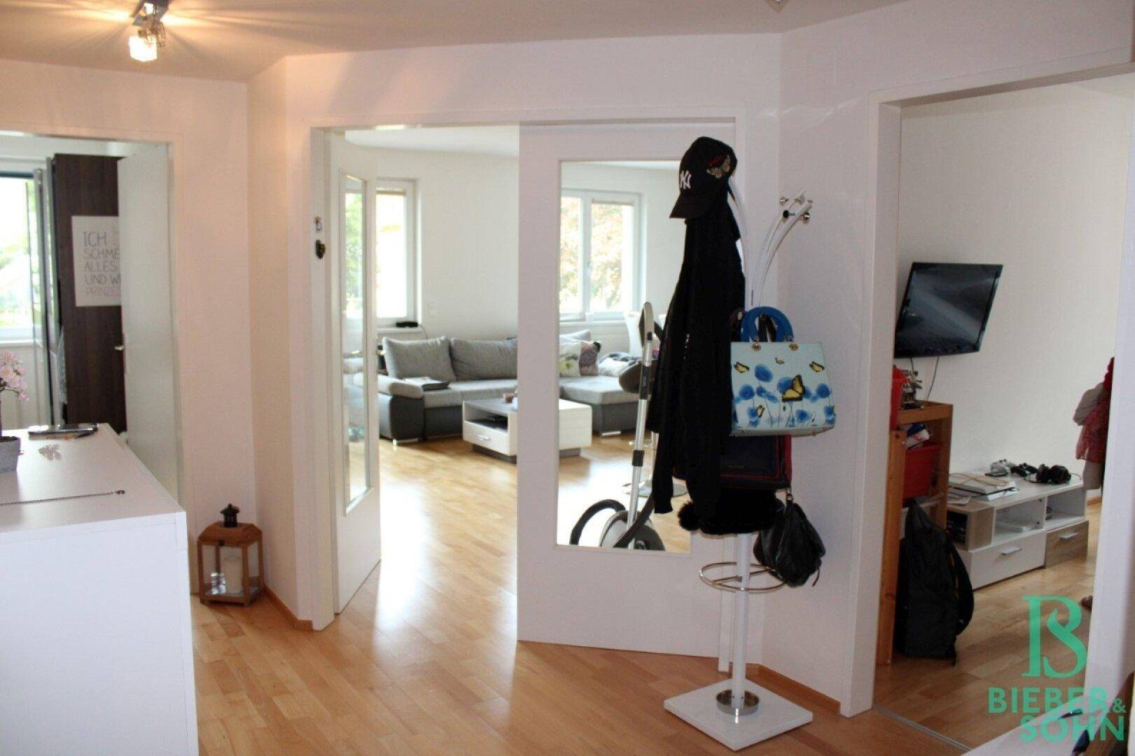 Vorraum / Zimmer 1 / Wohnzimmer / Zimmer 2