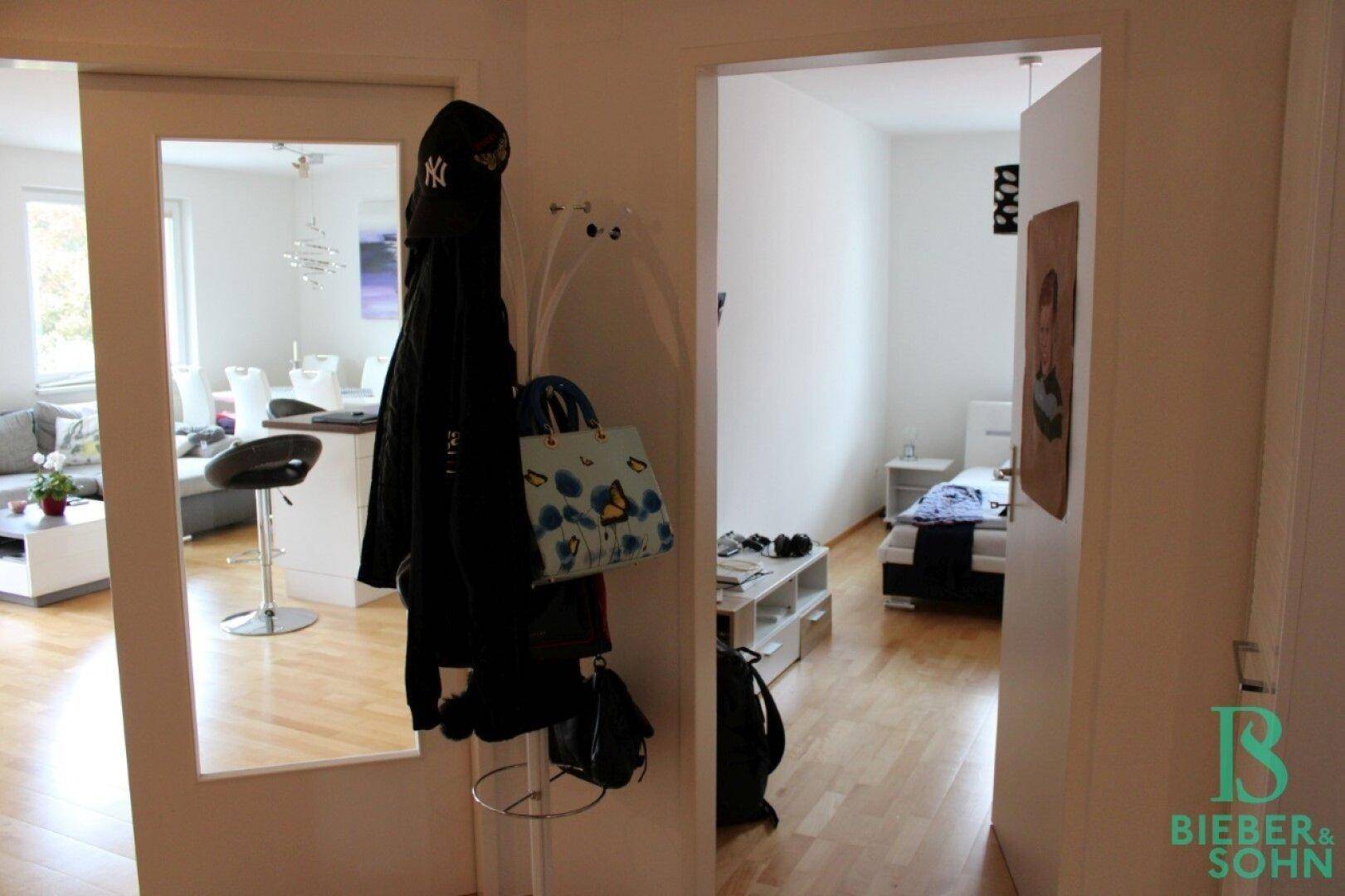 Vorraum / Wohnzimmer / Zimmer 2