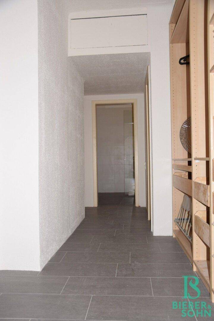 Flur/Blick Duschbad