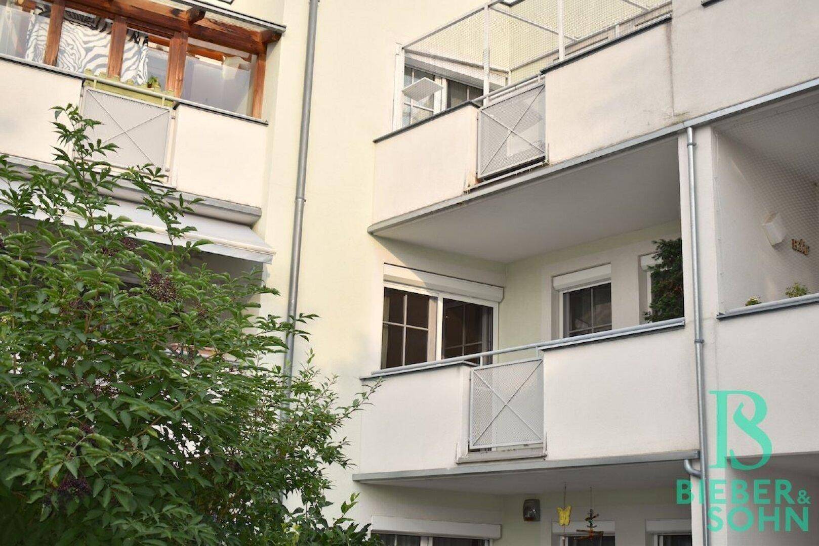 Ansicht Fassade mit Balkon der Wohnung