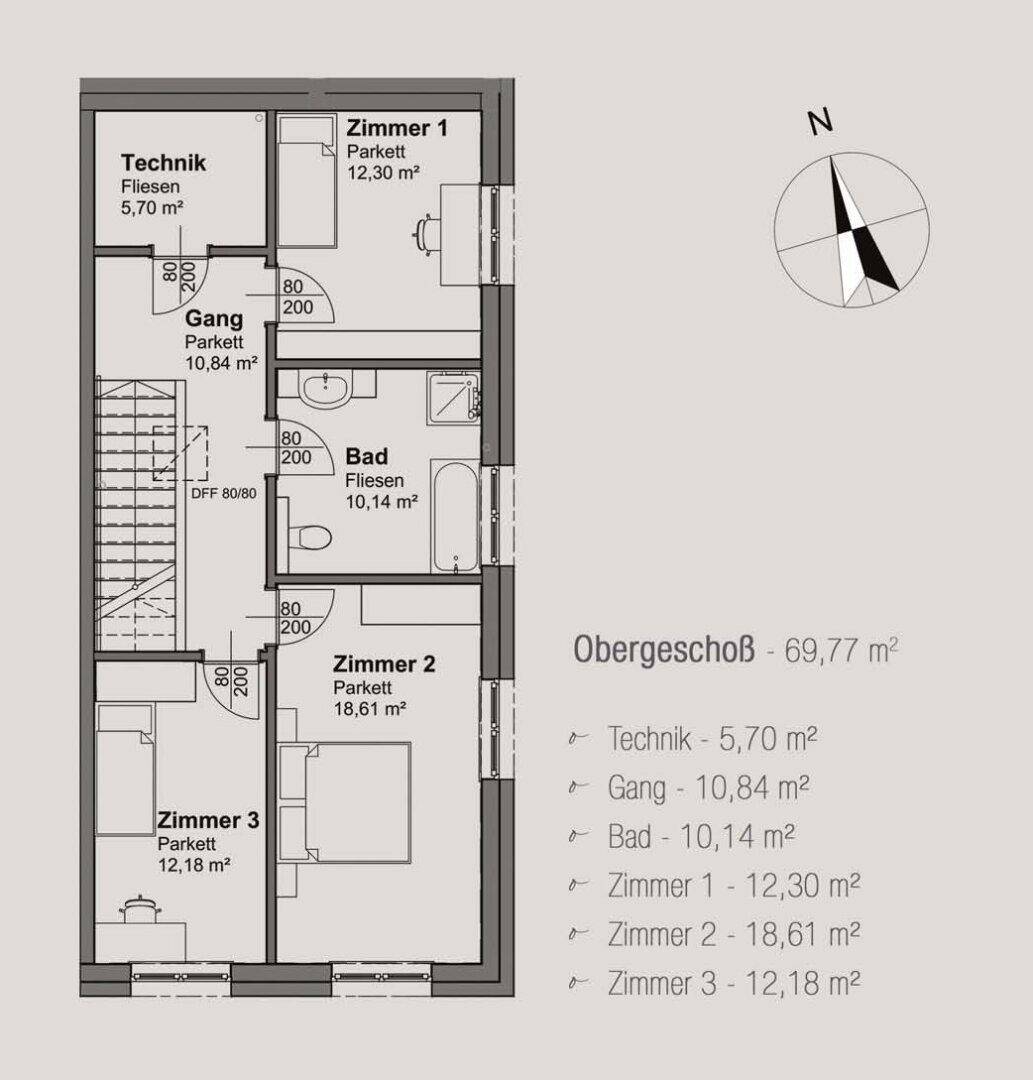 Grundriss des Obergeschosses mit drei Schlafzimmern, einem Badezimmer und Technikraum.