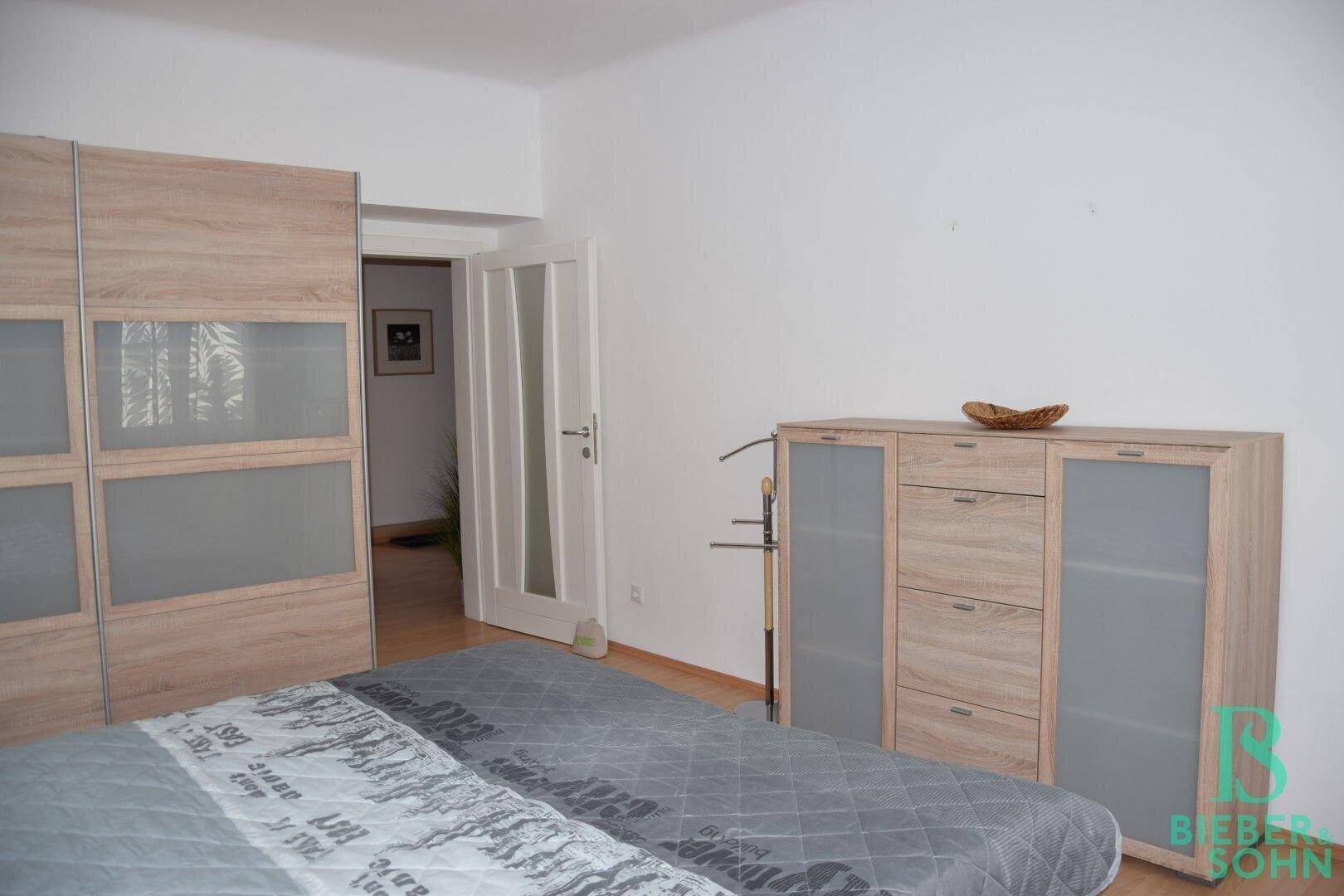 Schlafzimmer/Blick Vorraum