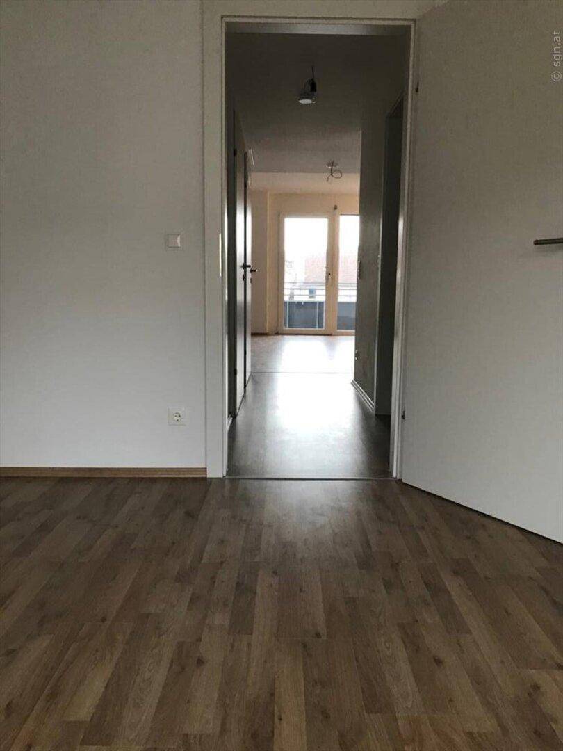 Zimmer - Wohnbereich - Balkon