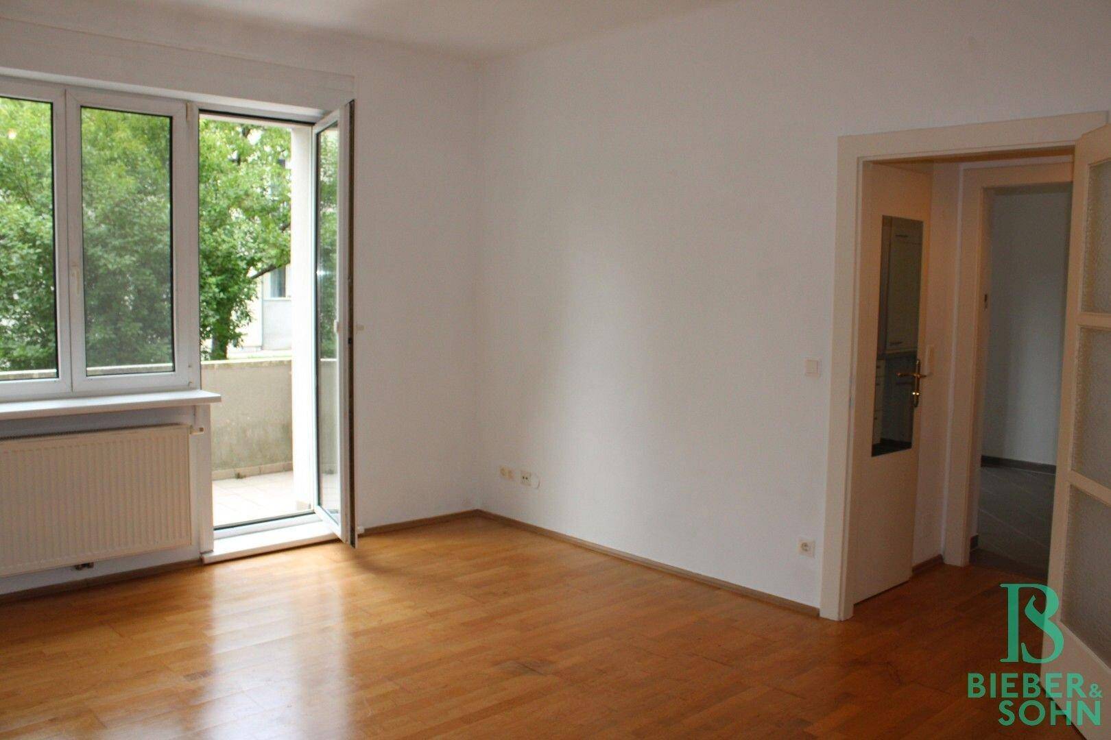 Zimmer - Vorraum - Küche