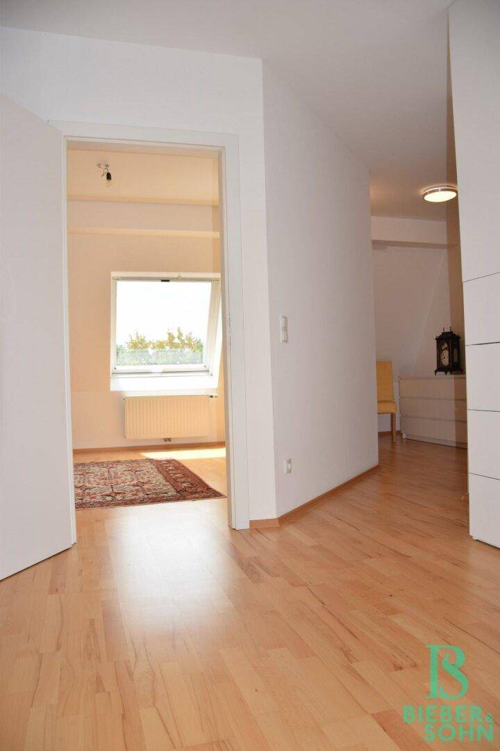 Vorraum/Blick Zimmer und Büro 2.OG
