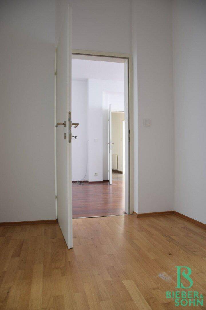Blick Büro 2 zu Diele