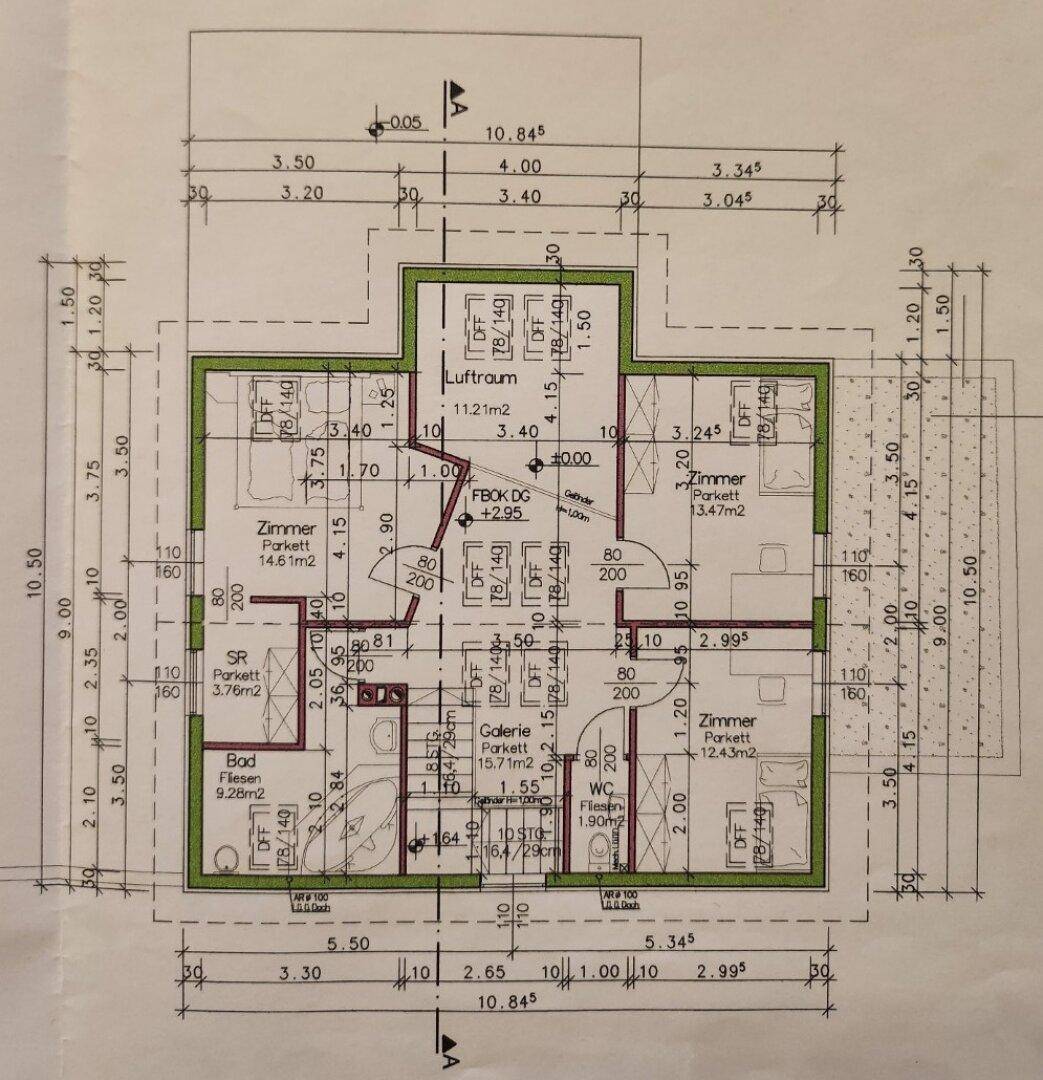 Grundriss des Obergeschosses mit drei Schlafzimmern, Bad, WC und Galeriebereich.