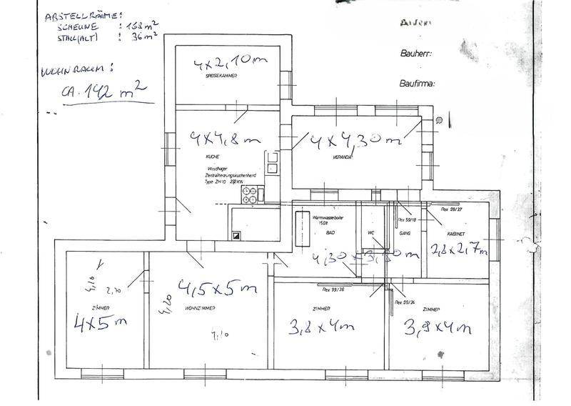Handgezeichneter Grundriss mit Raumaufteilung und Maßen des Anwesens.