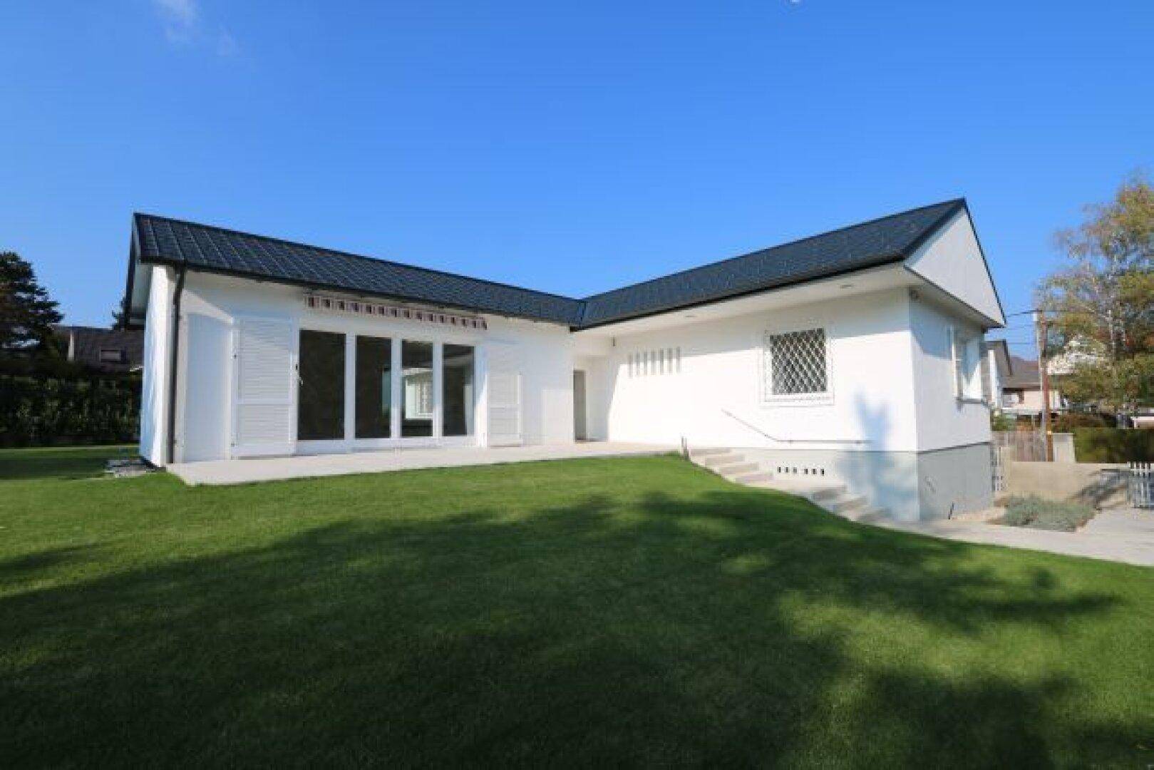Hausansicht mit Südterrasse