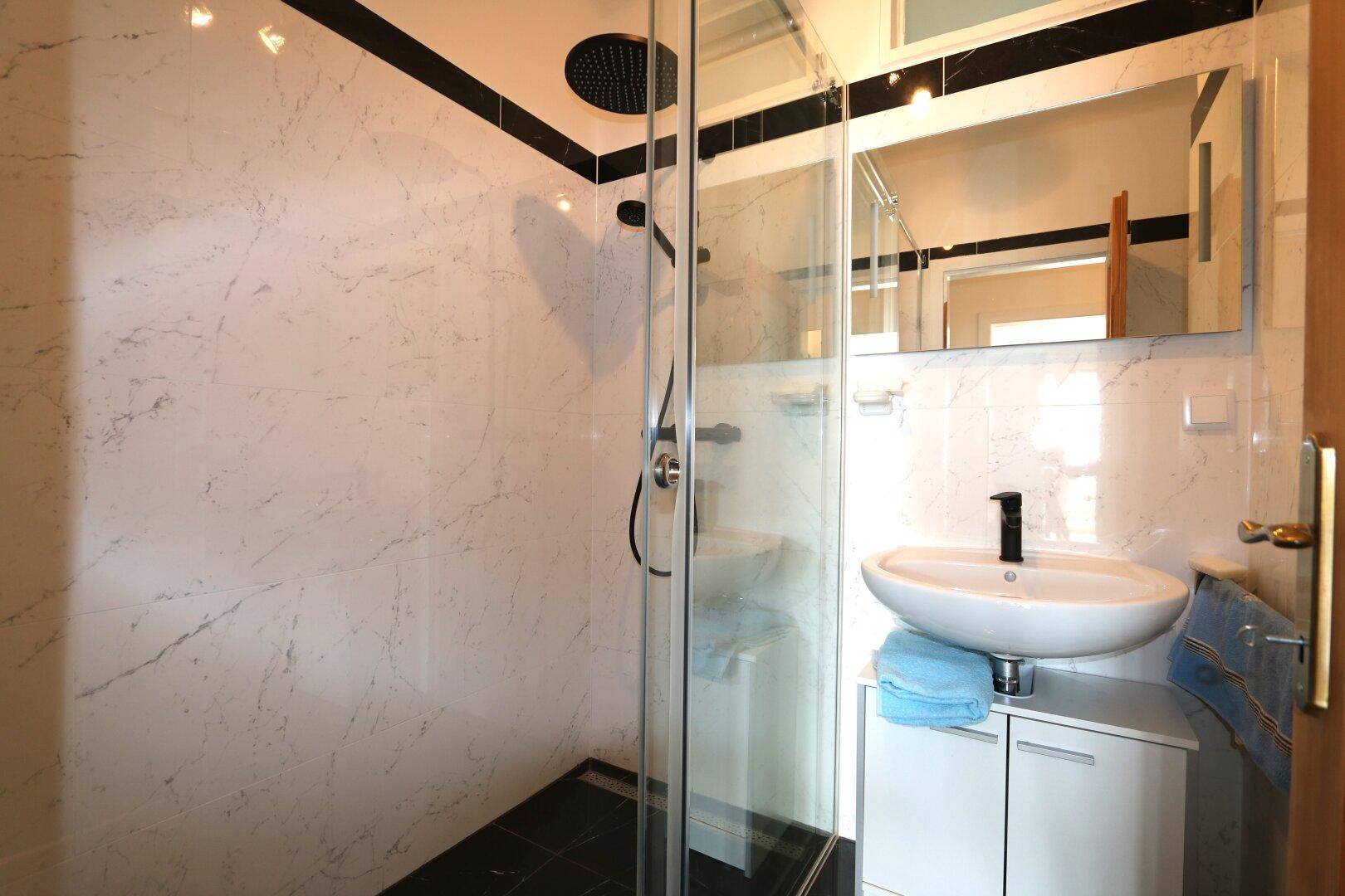 Bad mit Dusche