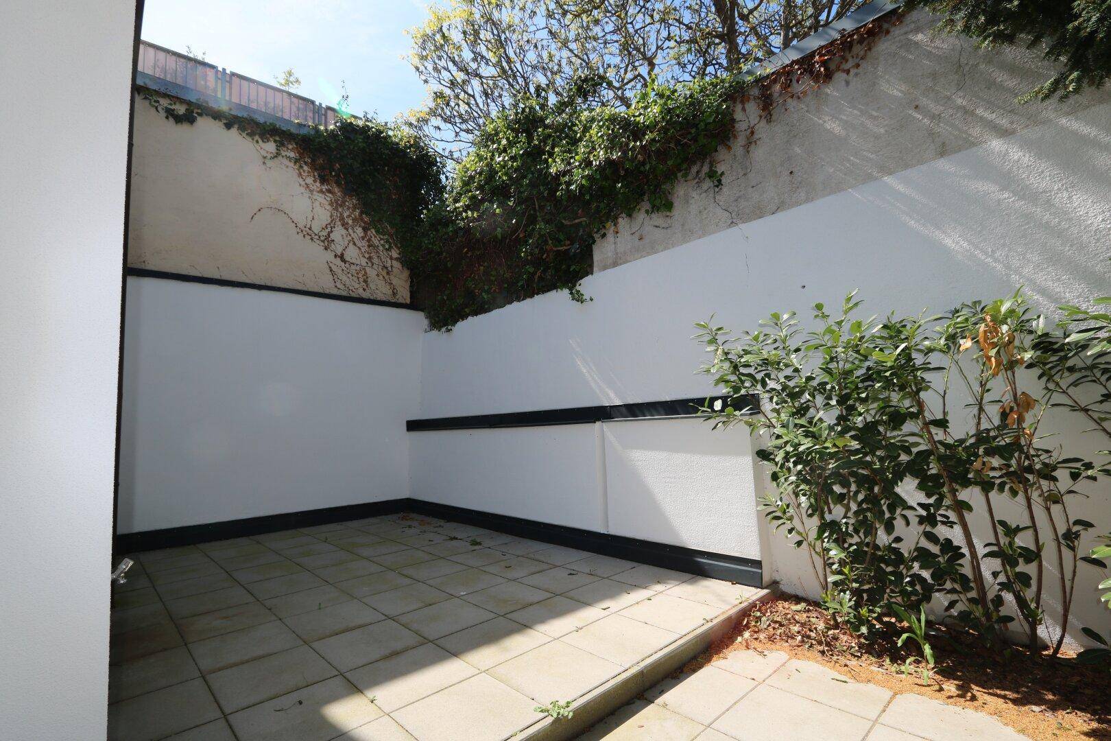 Terrasse ca. 31,86 m² im ruhigen Innenhof des Wohnhauses