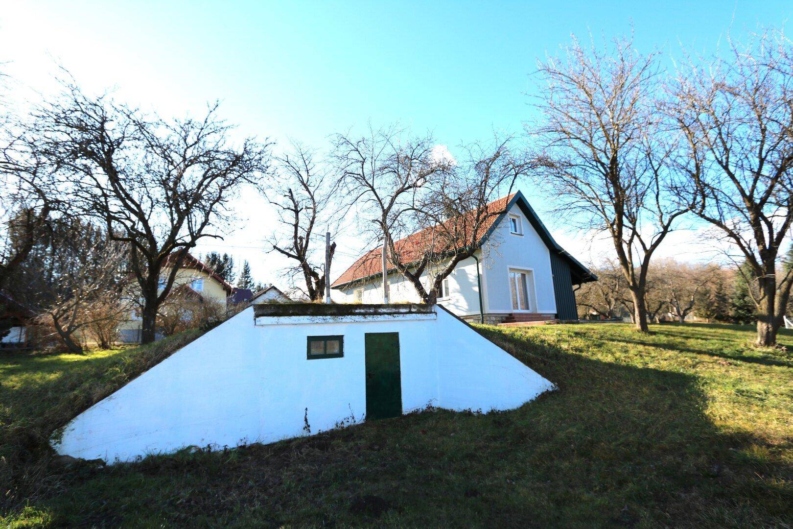 Hausansicht und Erdkeller