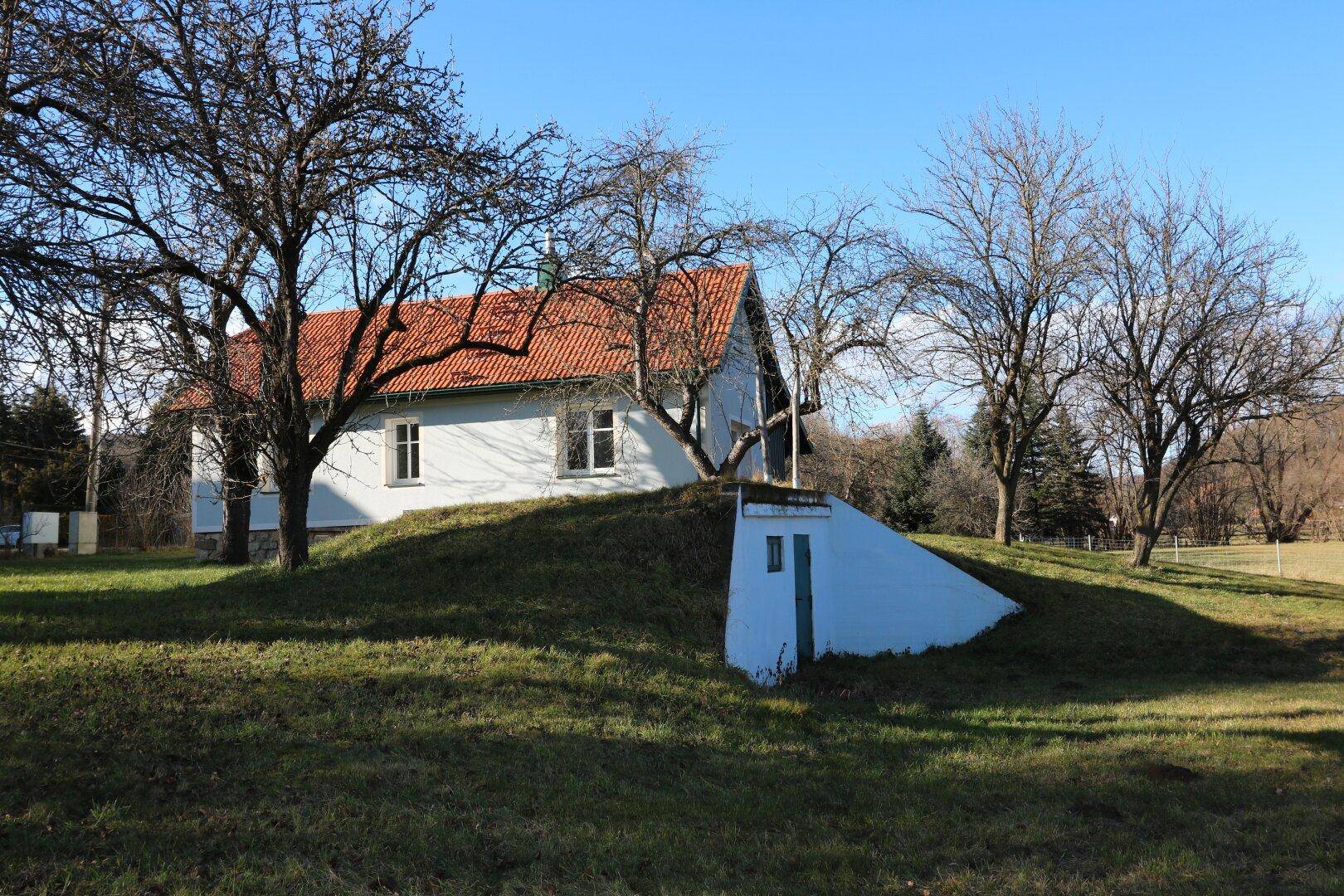 Hausansicht und Erdkeller