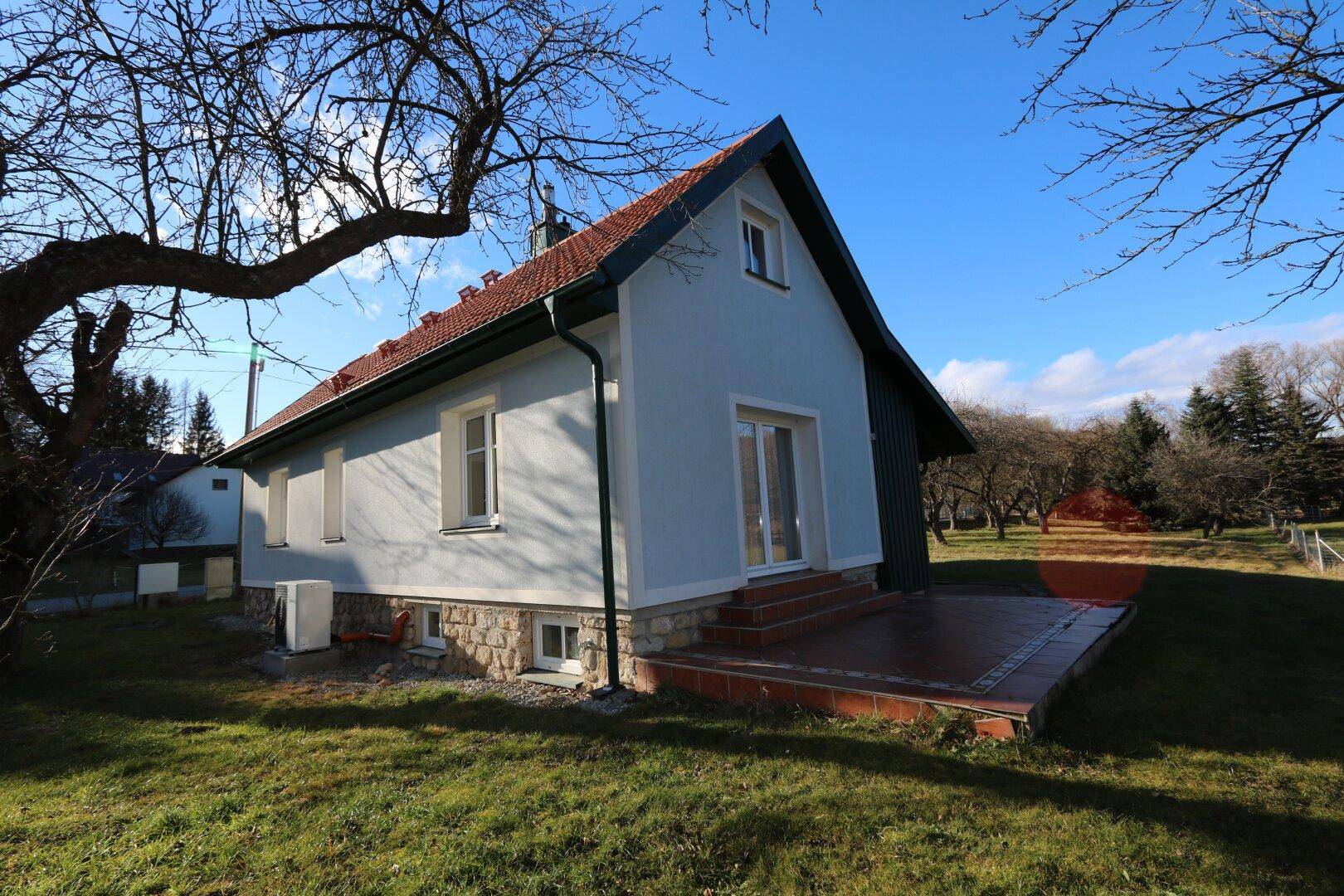 Terrassenansicht mit Grünlandblick