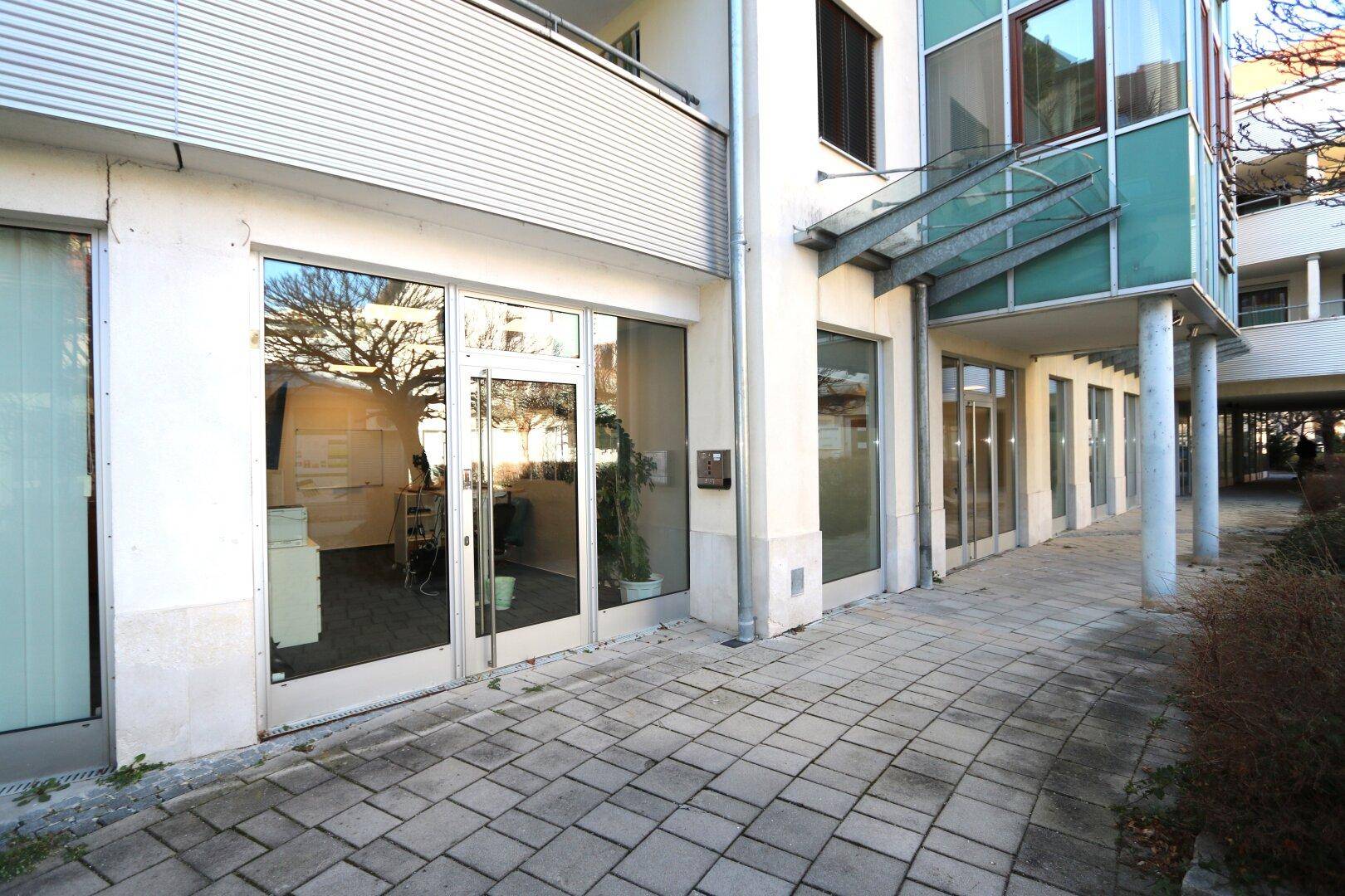 TOPLAGE! Moderne Büro-/Praxisfläche mit ca. 84,84 m² - zentral und trotzdem ruhig gelegen! – pohled 2