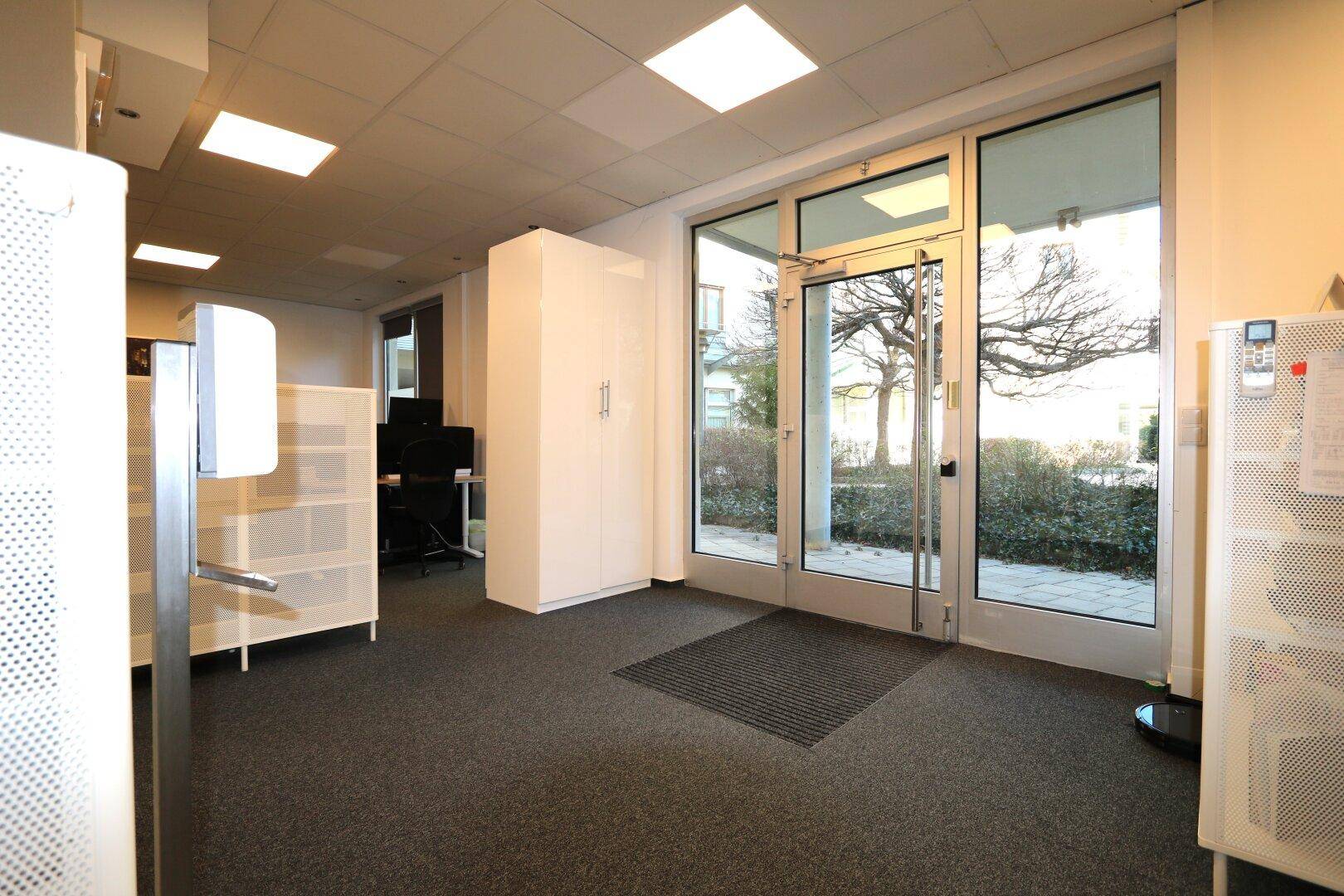 TOPLAGE! Moderne Büro-/Praxisfläche mit ca. 84,84 m² - zentral und trotzdem ruhig gelegen! – pohled 3
