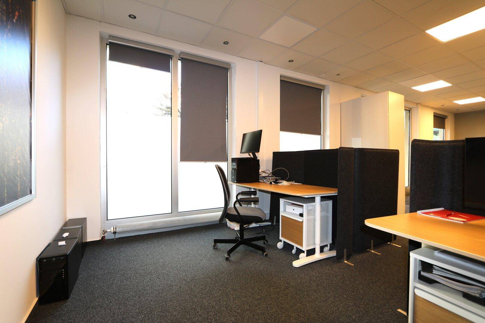 TOPLAGE! Moderne Büro-/Praxisfläche mit ca. 84,84 m² - zentral und trotzdem ruhig gelegen! – pohled 6