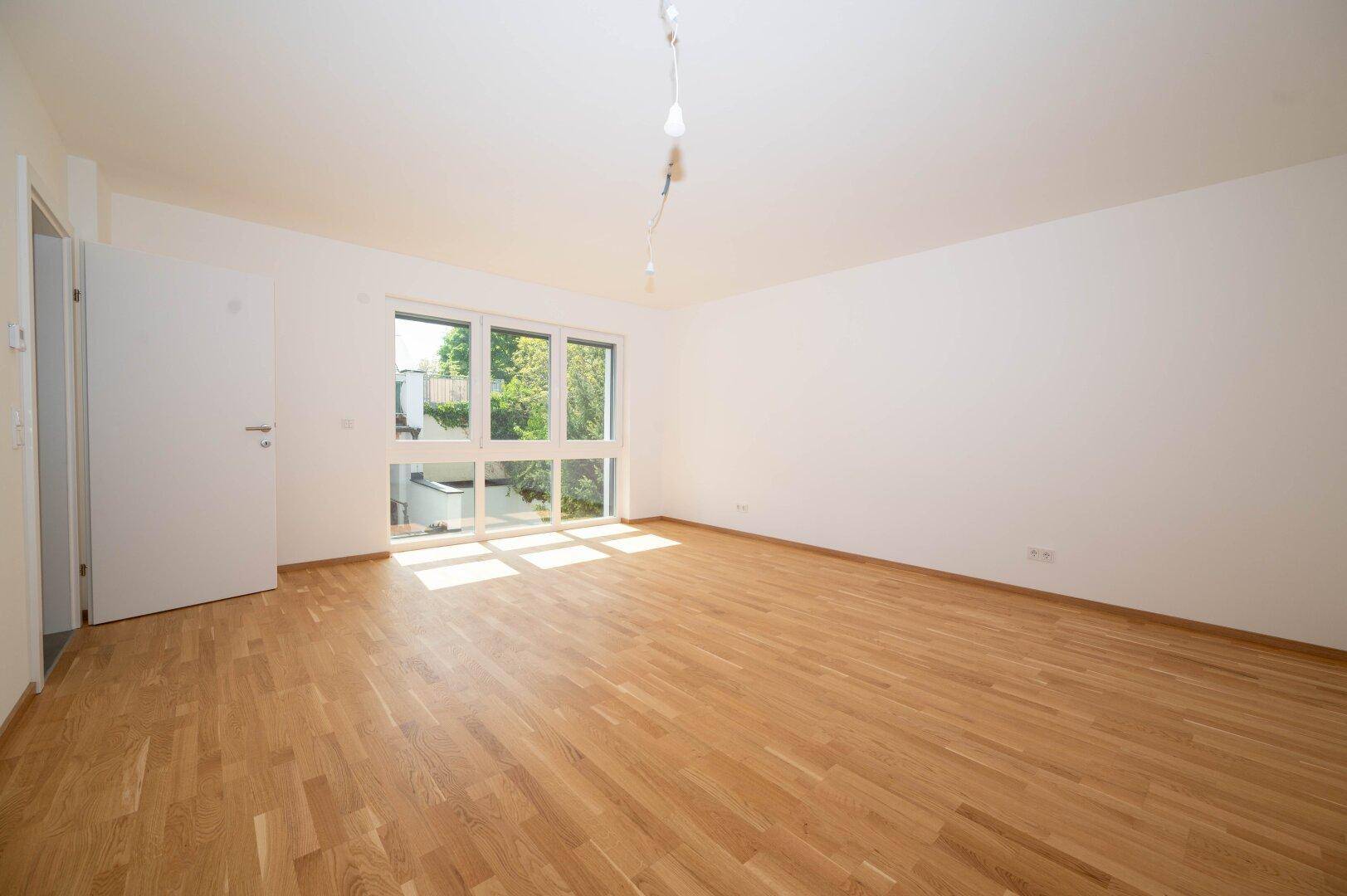 Wohn-/Esszimmer mit offener Küche