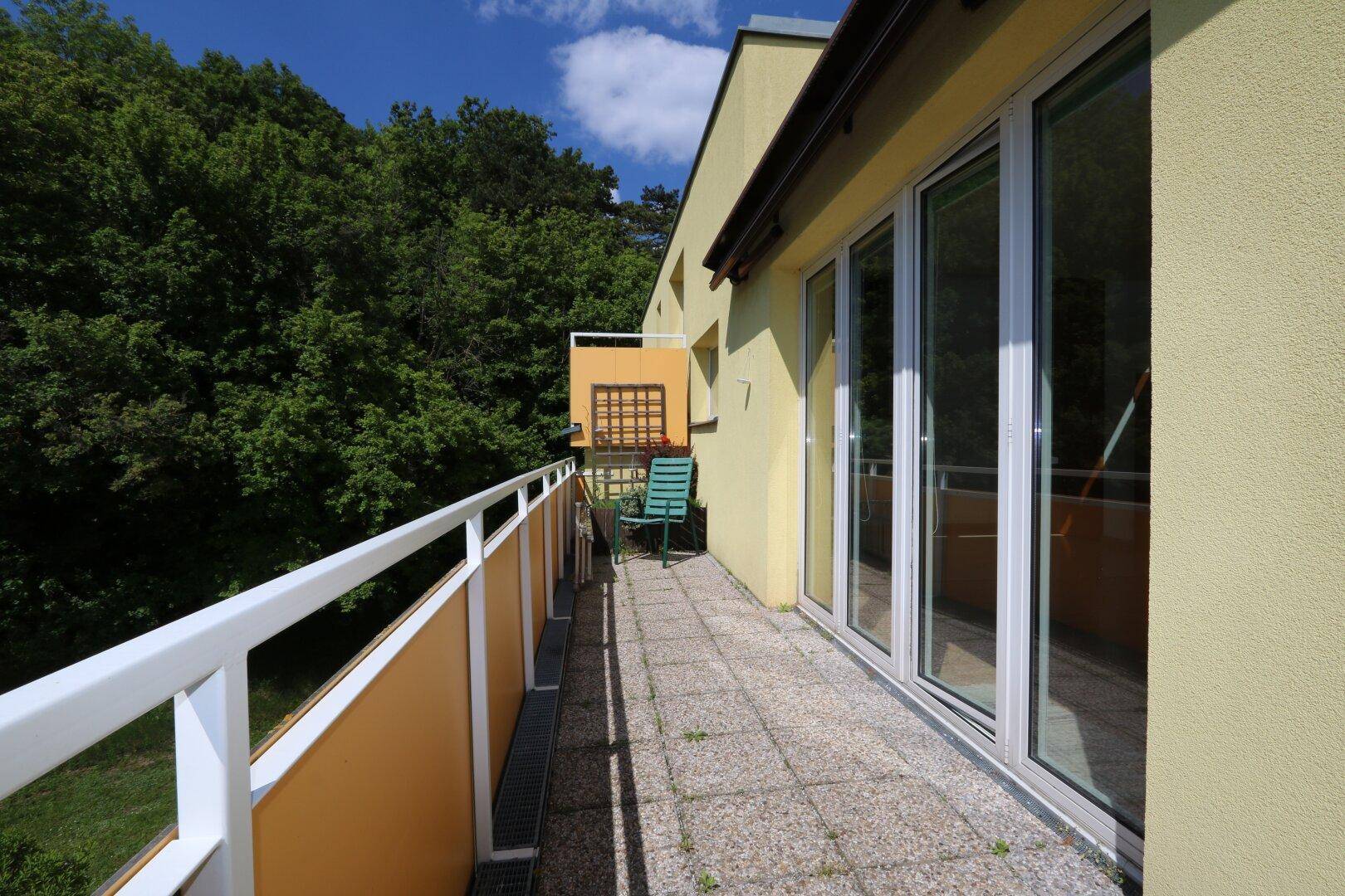 westseitiger Balkon mit Fernblick