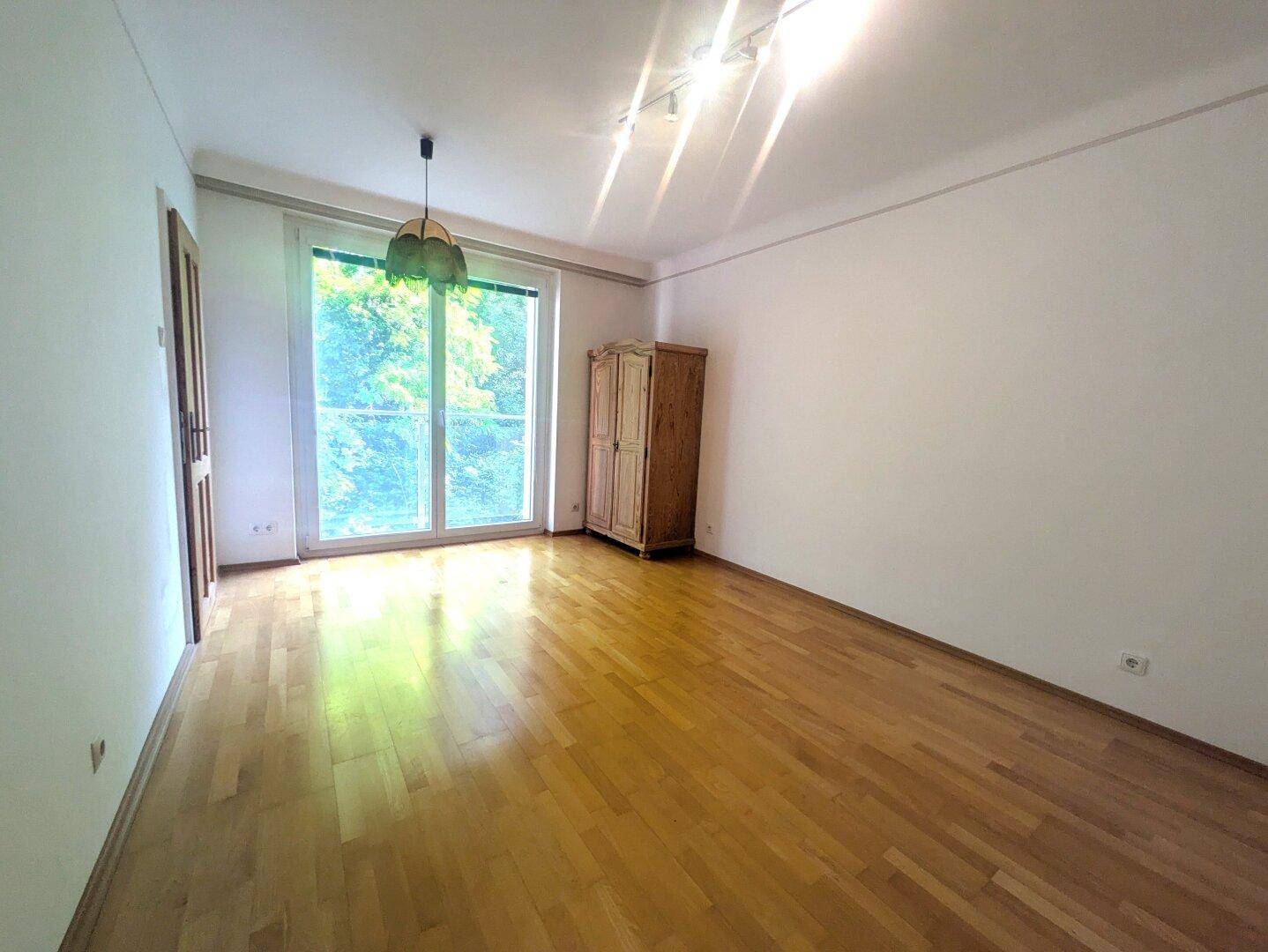 Schlafzimmer mit französischem Balkon
