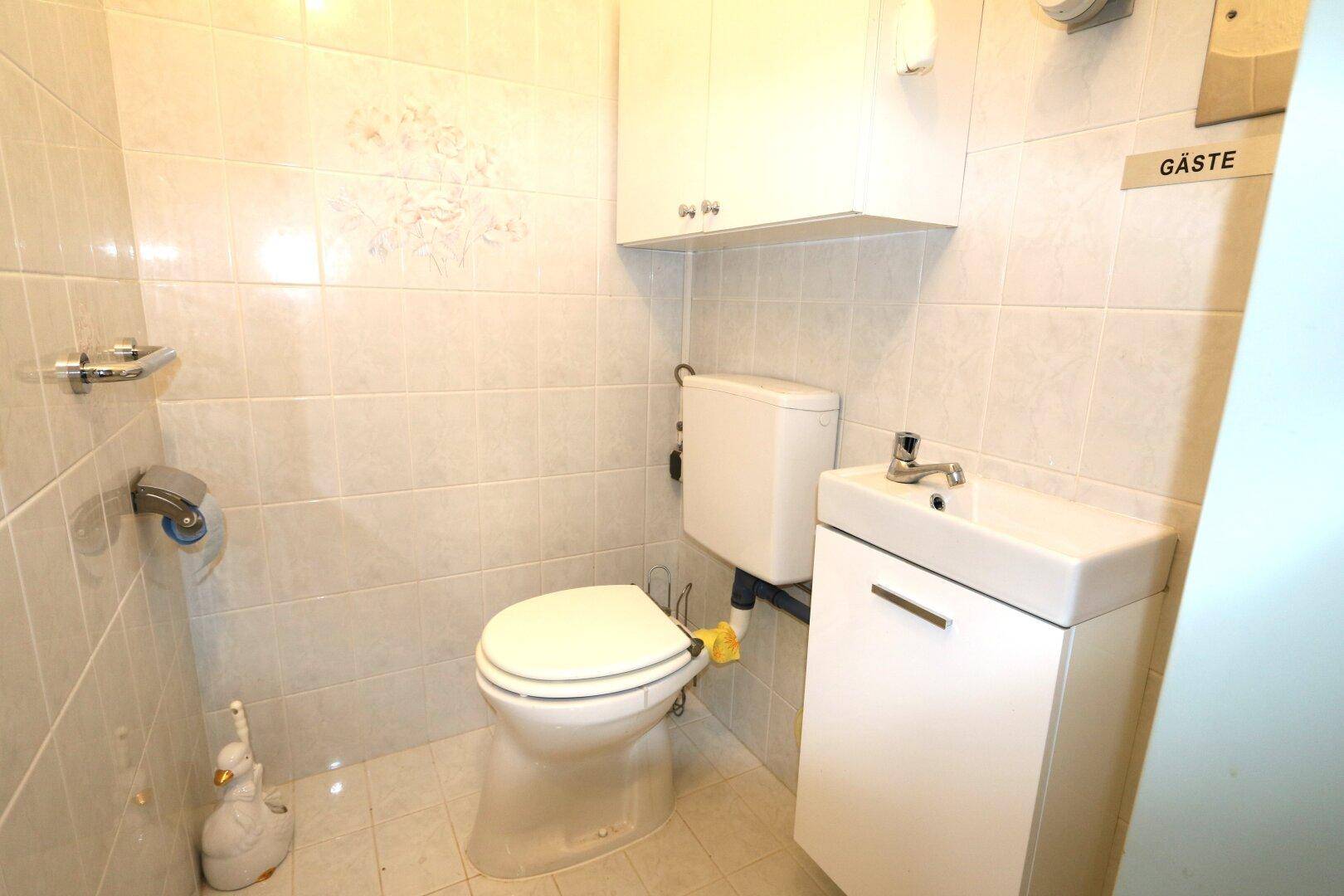 WC mit Handwaschbecken