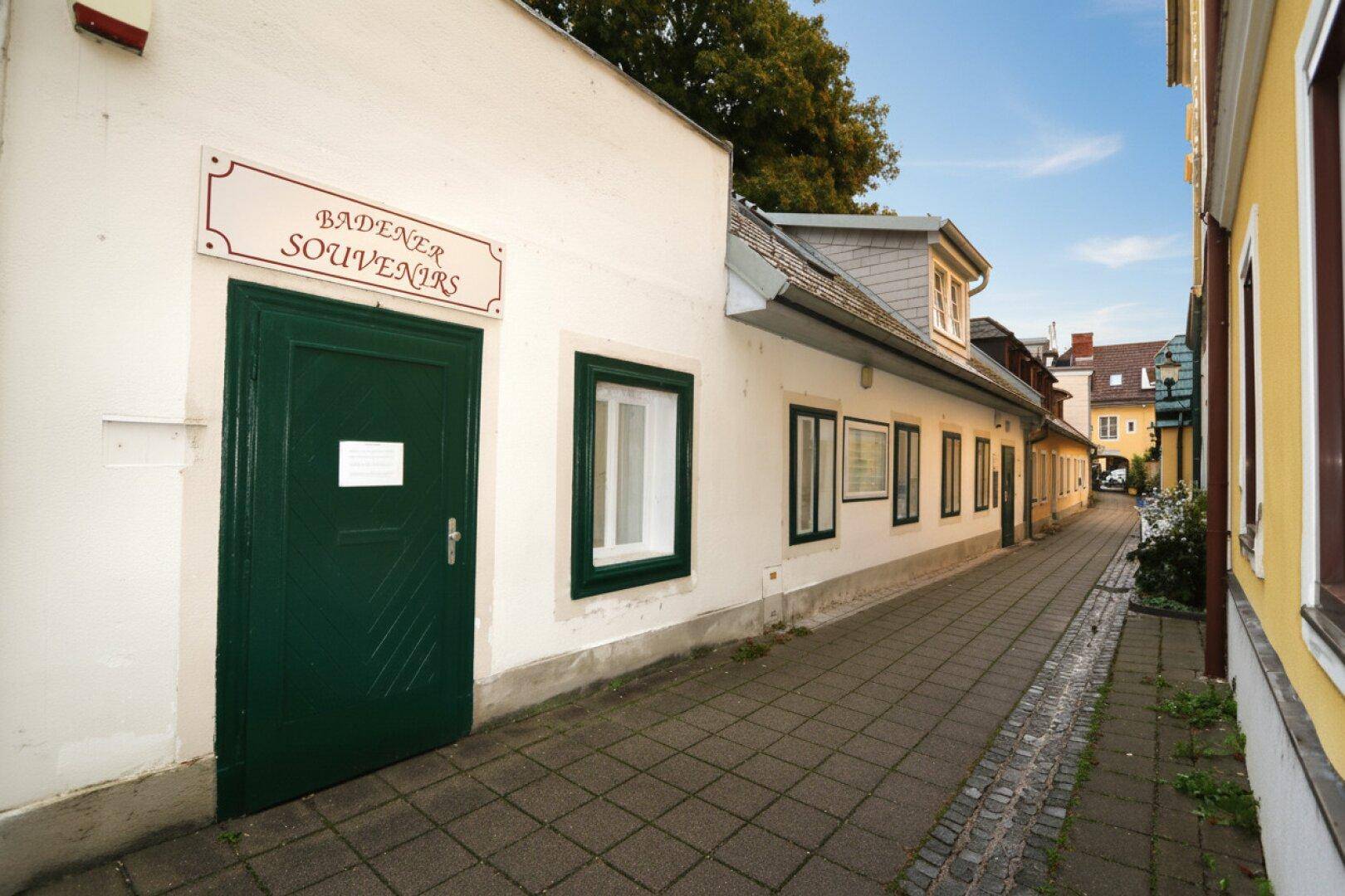 Straßenansicht des Gebäudes