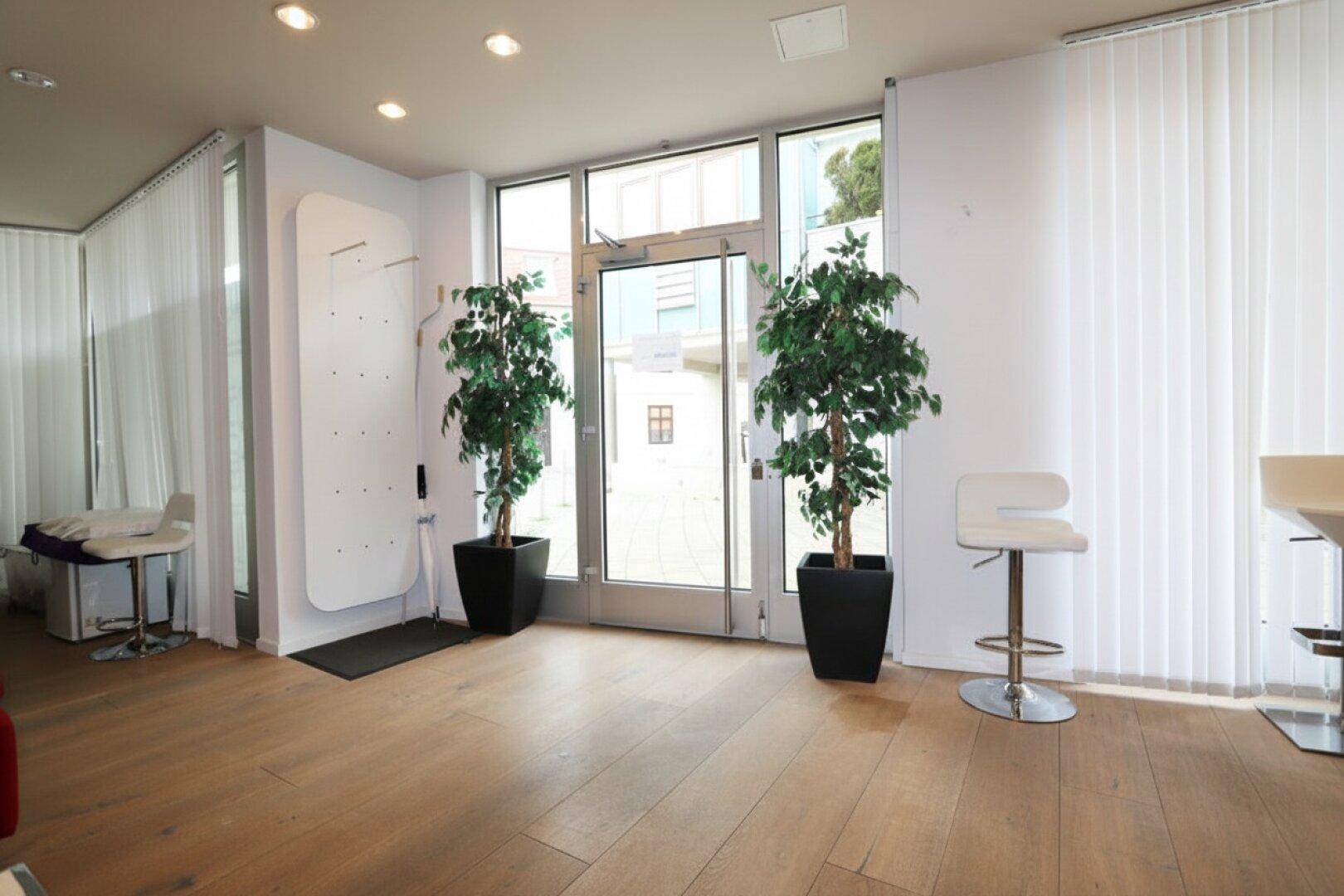 TOPLAGE! Modernes Geschäftslokal, Büro-/Paxisfläche mit ca. 61,75 m² - zentral und trotzdem ruhig gelegen! – pohled 4